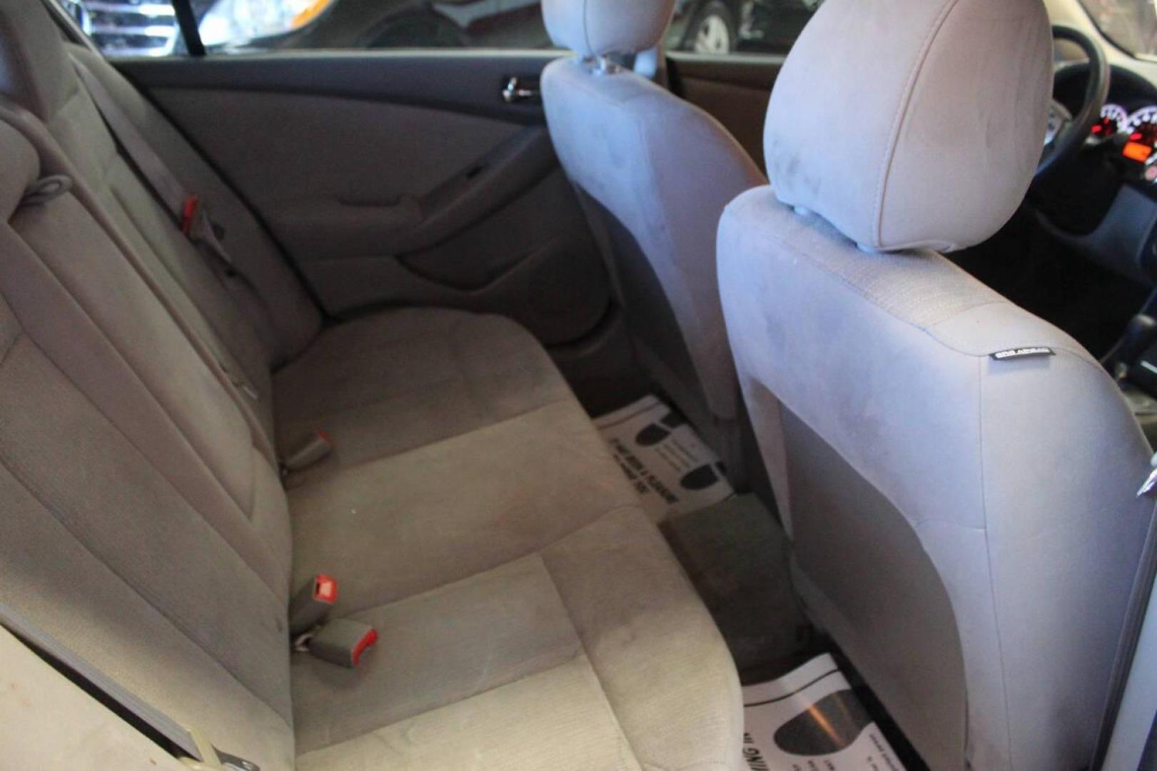 2012 White Nissan Altima 2.5 S (1N4AL2AP3CC) with an 2.5L L4 DOHC 16V engine, CVT transmission, located at 4301 NW 39th , Oklahoma City, OK, 73112, (405) 949-5600, 35.512135, -97.598671 - Photo#10