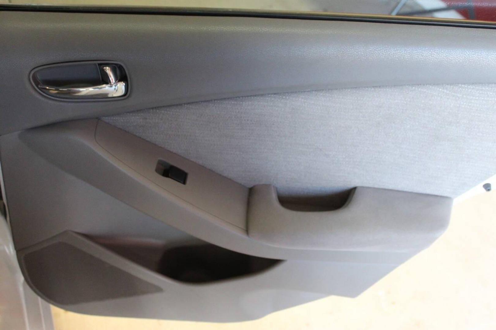 2012 White Nissan Altima 2.5 S (1N4AL2AP3CC) with an 2.5L L4 DOHC 16V engine, CVT transmission, located at 4301 NW 39th , Oklahoma City, OK, 73112, (405) 949-5600, 35.512135, -97.598671 - Photo#11