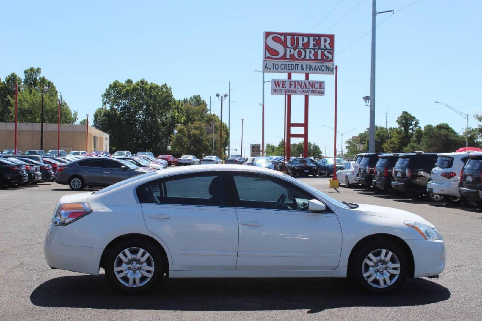 2012 White Nissan Altima 2.5 S (1N4AL2AP3CC) with an 2.5L L4 DOHC 16V engine, CVT transmission, located at 4301 NW 39th , Oklahoma City, OK, 73112, (405) 949-5600, 35.512135, -97.598671 - Photo#3