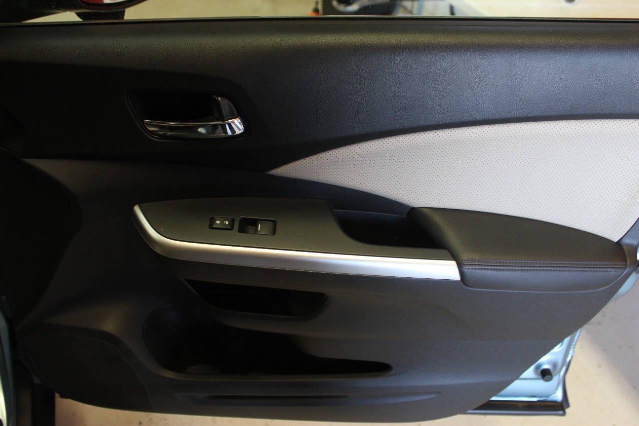 2016 Teal Honda CR-V EX-L AWD (2HKRM4H75GH) with an 2.4L L4 DOHC 16V engine, CVT transmission, located at 4301 NW 39th , Oklahoma City, OK, 73112, (405) 949-5600, 35.512135, -97.598671 - NO DRIVERS LICENCE -NO FULL COVERAGE INSURANCE - NO CREDIT CHECK. COME ON OVER TO SUPERSPORTS, TAKE A LOOK AND TEST DRIVE. PLEASE GIVE US A CALL AT (405) 949-5600. NO LICENCIA DE CONDUCIR - NO SEGURO DE COBERTURA TOTAL - NO VERIFICACION DE CREDITO. VISITENOS EN SUPERSPORTS, MIRE NUESTRO - Photo#6