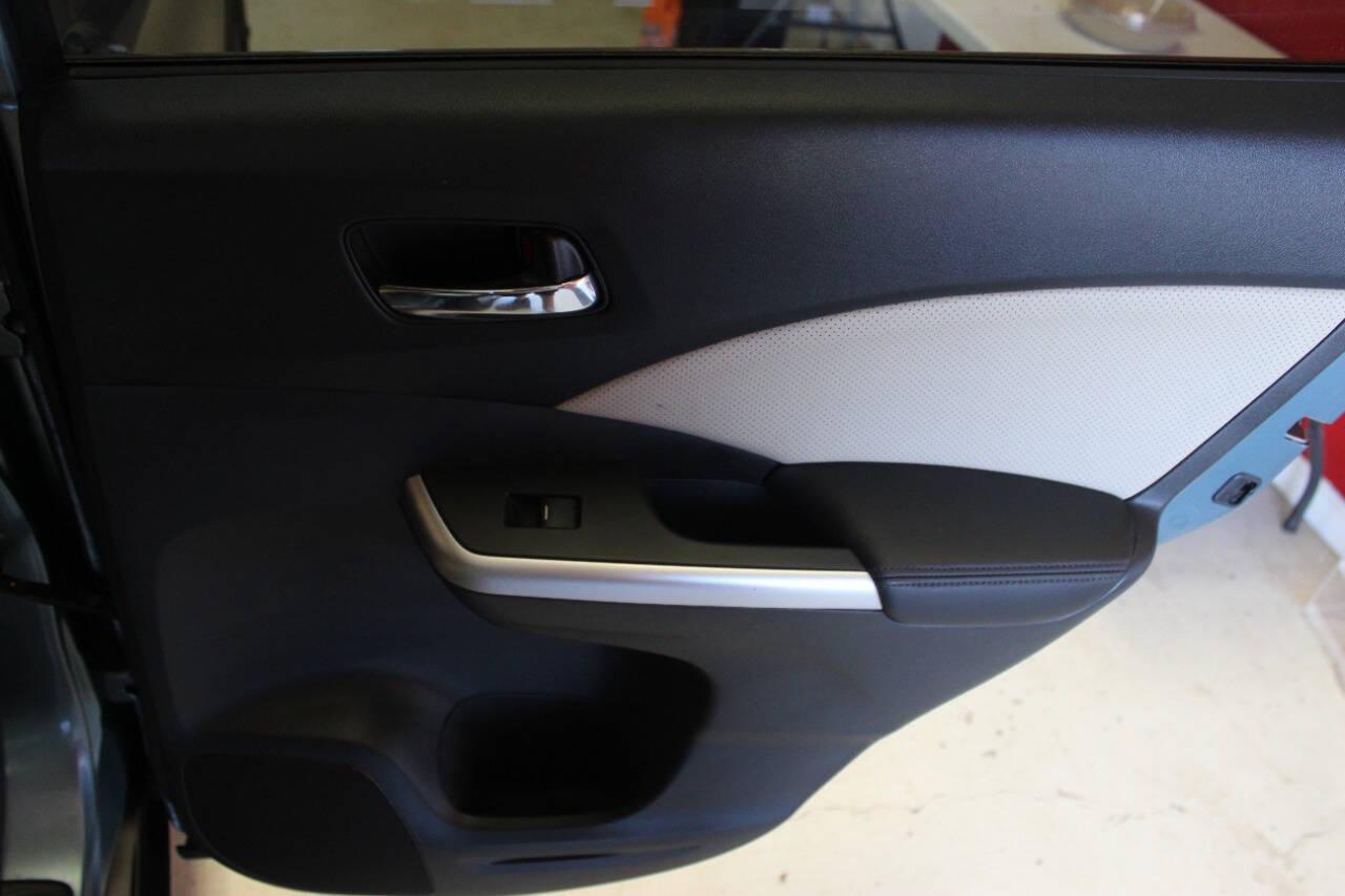 2016 Teal Honda CR-V EX-L AWD (2HKRM4H75GH) with an 2.4L L4 DOHC 16V engine, CVT transmission, located at 4301 NW 39th , Oklahoma City, OK, 73112, (405) 949-5600, 35.512135, -97.598671 - NO DRIVERS LICENCE -NO FULL COVERAGE INSURANCE - NO CREDIT CHECK. COME ON OVER TO SUPERSPORTS, TAKE A LOOK AND TEST DRIVE. PLEASE GIVE US A CALL AT (405) 949-5600. NO LICENCIA DE CONDUCIR - NO SEGURO DE COBERTURA TOTAL - NO VERIFICACION DE CREDITO. VISITENOS EN SUPERSPORTS, MIRE NUESTRO - Photo#8