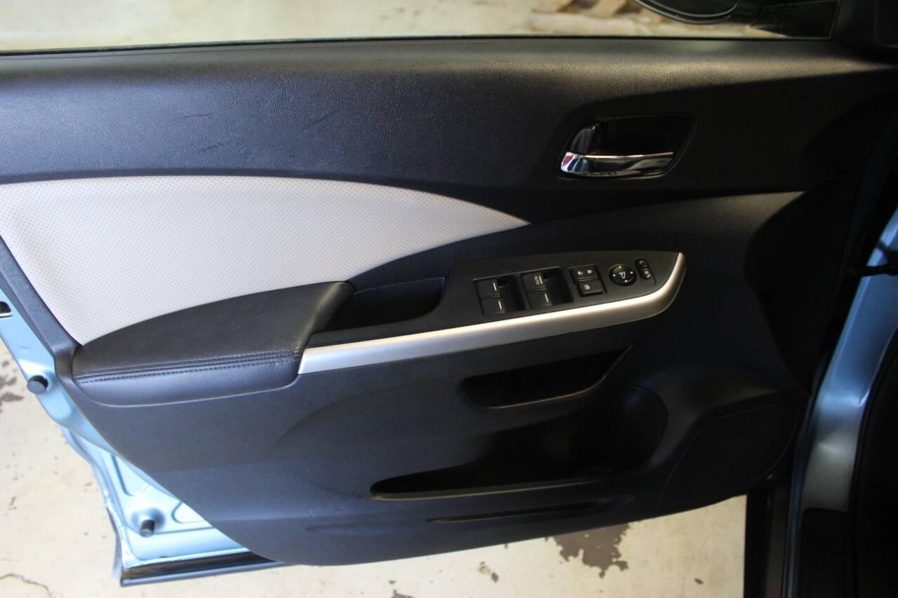 2016 Teal Honda CR-V EX-L AWD (2HKRM4H75GH) with an 2.4L L4 DOHC 16V engine, CVT transmission, located at 4301 NW 39th , Oklahoma City, OK, 73112, (405) 949-5600, 35.512135, -97.598671 - NO DRIVERS LICENCE -NO FULL COVERAGE INSURANCE - NO CREDIT CHECK. COME ON OVER TO SUPERSPORTS, TAKE A LOOK AND TEST DRIVE. PLEASE GIVE US A CALL AT (405) 949-5600. NO LICENCIA DE CONDUCIR - NO SEGURO DE COBERTURA TOTAL - NO VERIFICACION DE CREDITO. VISITENOS EN SUPERSPORTS, MIRE NUESTRO - Photo#13