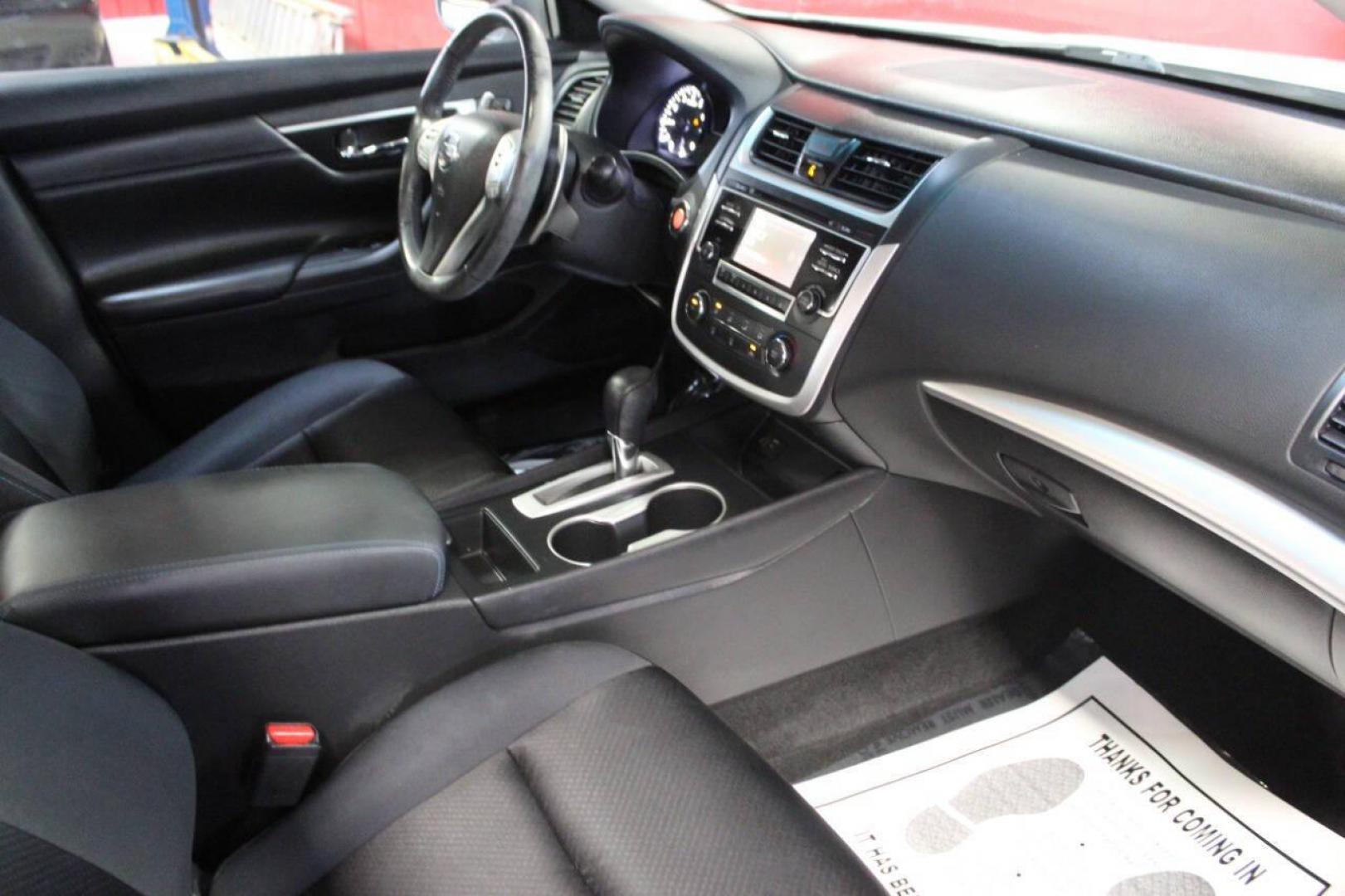 2017 White Nissan Altima 2.5 S (1N4AL3AP5HN) with an 2.5L L4 DOHC 16V engine, CVT transmission, located at 4301 NW 39th , Oklahoma City, OK, 73112, (405) 949-5600, 35.512135, -97.598671 - NO DRIVERS LICENCE NO-FULL COVERAGE INSURANCE-NO CREDIT CHECK. COME ON OVER TO SUPERSPORTS AND TAKE A LOOK AND TEST DRIVE. PLEASE GIVE US A CALL AT (405) 949-5600. NO LICENSIA DE MANEJAR- NO SEGURO DE COBERTURA TOTAL- NO VERIFICACCION DE CREDITO. POR FAVOR VENGAN A SUPERSPORTS, ECHE UN - Photo#8
