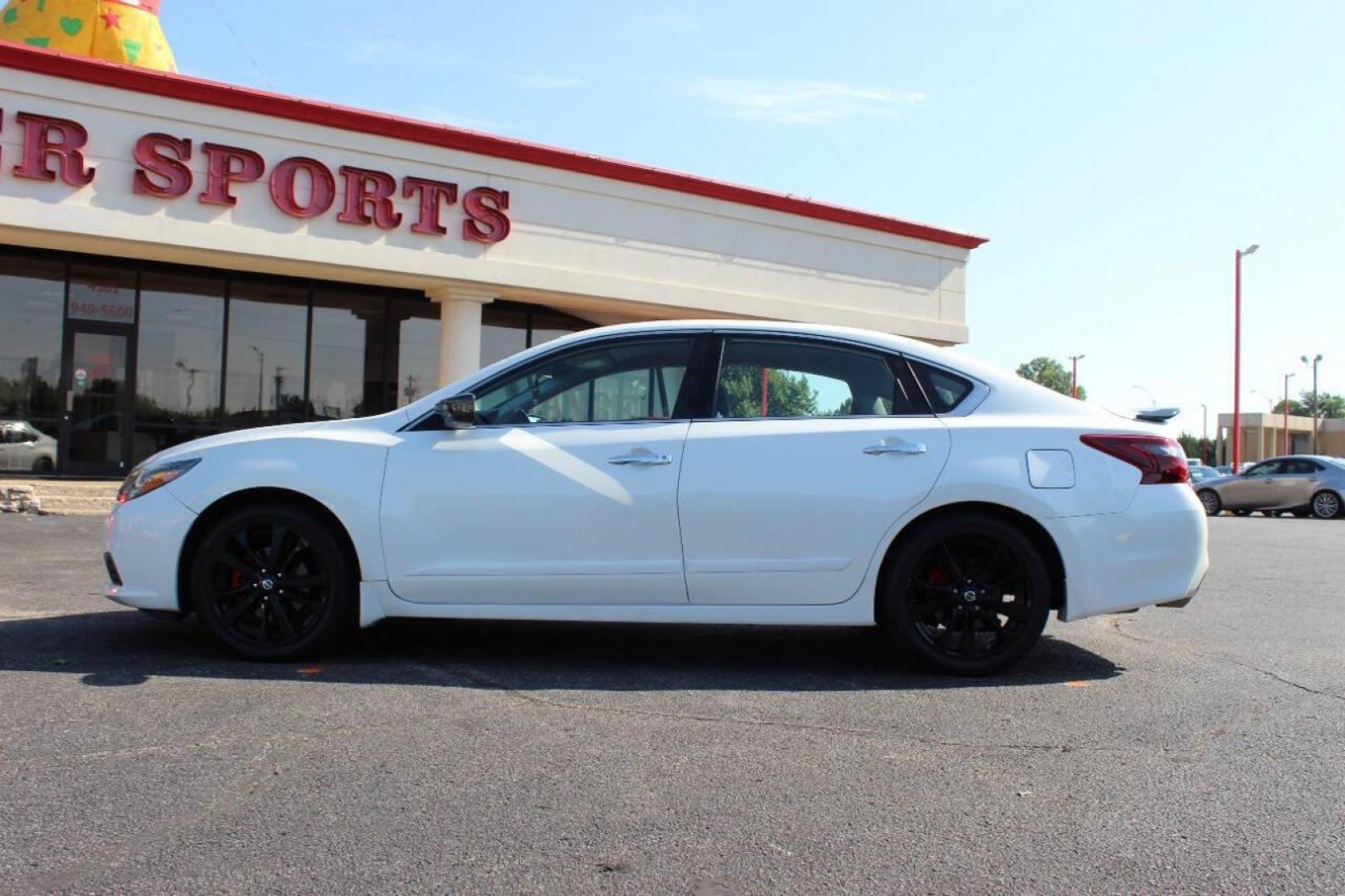 2017 White Nissan Altima 2.5 S (1N4AL3AP5HN) with an 2.5L L4 DOHC 16V engine, CVT transmission, located at 4301 NW 39th , Oklahoma City, OK, 73112, (405) 949-5600, 35.512135, -97.598671 - NO DRIVERS LICENCE -NO FULL COVERAGE INSURANCE - NO CREDIT CHECK. COME ON OVER TO SUPERSPORTS, TAKE A LOOK AND TEST DRIVE. PLEASE GIVE US A CALL AT (405) 949-5600. NO LICENCIA DE CONDUCIR - NO SEGURO DE COBERTURA TOTAL - NO VERIFICACION DE CREDITO. VISITENOS EN SUPERSPORTS, MIRE NUESTRO - Photo#5