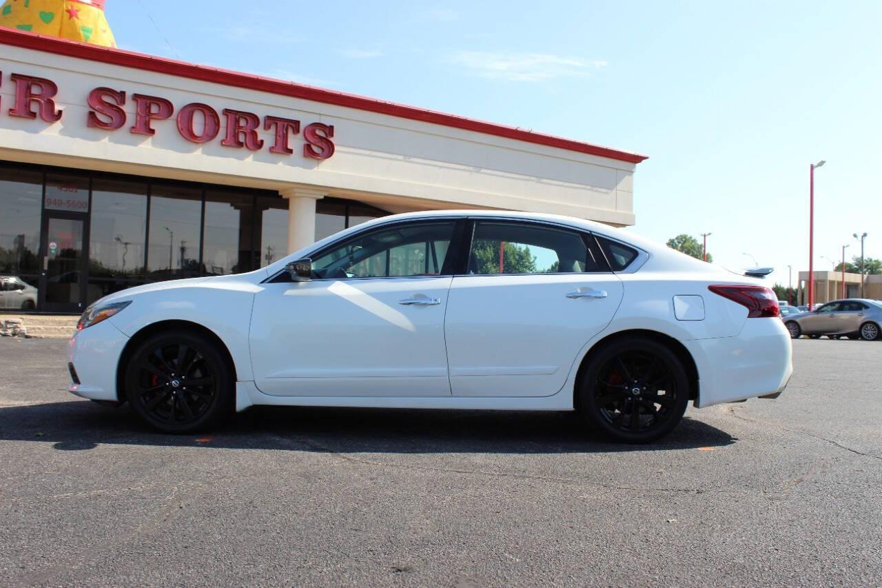 2017 White Nissan Altima 2.5 S (1N4AL3AP5HN) with an 2.5L L4 DOHC 16V engine, CVT transmission, located at 4301 NW 39th , Oklahoma City, OK, 73112, (405) 949-5600, 35.512135, -97.598671 - NO DRIVERS LICENCE -NO FULL COVERAGE INSURANCE - NO CREDIT CHECK. COME ON OVER TO SUPERSPORTS, TAKE A LOOK AND TEST DRIVE. PLEASE GIVE US A CALL AT (405) 949-5600. NO LICENCIA DE CONDUCIR - NO SEGURO DE COBERTURA TOTAL - NO VERIFICACION DE CREDITO. VISITENOS EN SUPERSPORTS, MIRE NUESTRO - Photo#5