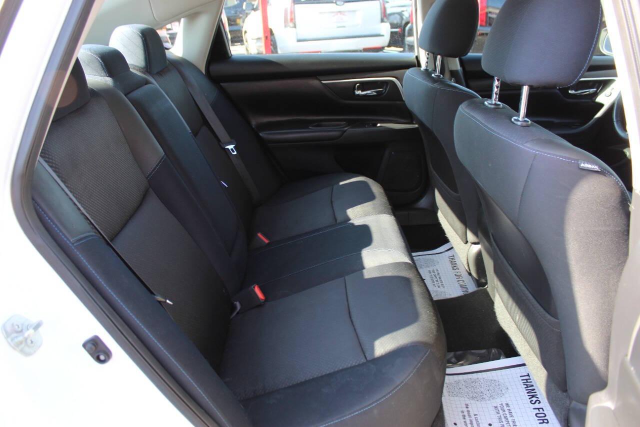 2017 White Nissan Altima 2.5 S (1N4AL3AP5HN) with an 2.5L L4 DOHC 16V engine, CVT transmission, located at 4301 NW 39th , Oklahoma City, OK, 73112, (405) 949-5600, 35.512135, -97.598671 - NO DRIVERS LICENCE -NO FULL COVERAGE INSURANCE - NO CREDIT CHECK. COME ON OVER TO SUPERSPORTS, TAKE A LOOK AND TEST DRIVE. PLEASE GIVE US A CALL AT (405) 949-5600. NO LICENCIA DE CONDUCIR - NO SEGURO DE COBERTURA TOTAL - NO VERIFICACION DE CREDITO. VISITENOS EN SUPERSPORTS, MIRE NUESTRO - Photo#10