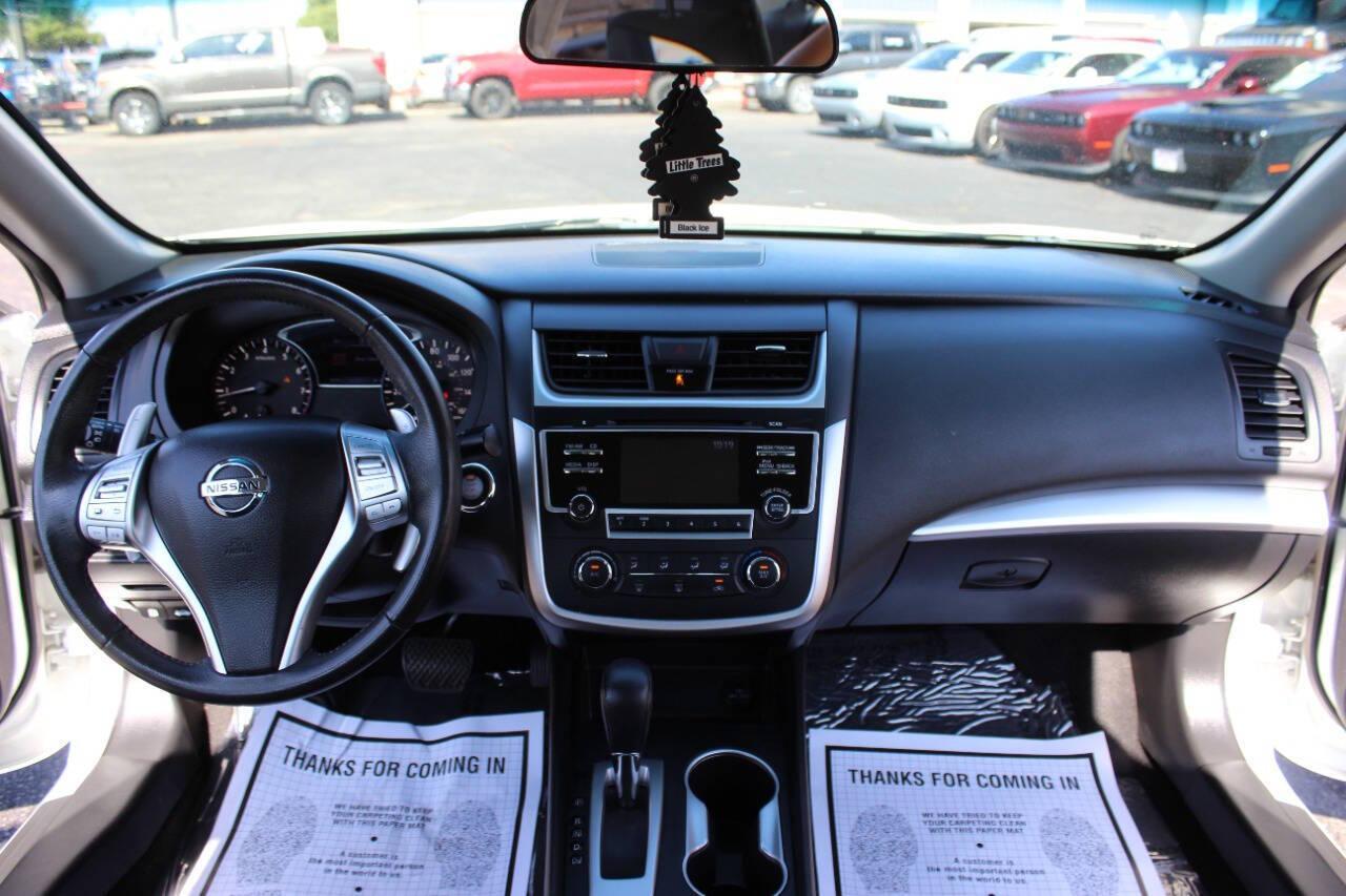 2017 White Nissan Altima 2.5 S (1N4AL3AP5HN) with an 2.5L L4 DOHC 16V engine, CVT transmission, located at 4301 NW 39th , Oklahoma City, OK, 73112, (405) 949-5600, 35.512135, -97.598671 - NO DRIVERS LICENCE -NO FULL COVERAGE INSURANCE - NO CREDIT CHECK. COME ON OVER TO SUPERSPORTS, TAKE A LOOK AND TEST DRIVE. PLEASE GIVE US A CALL AT (405) 949-5600. NO LICENCIA DE CONDUCIR - NO SEGURO DE COBERTURA TOTAL - NO VERIFICACION DE CREDITO. VISITENOS EN SUPERSPORTS, MIRE NUESTRO - Photo#17