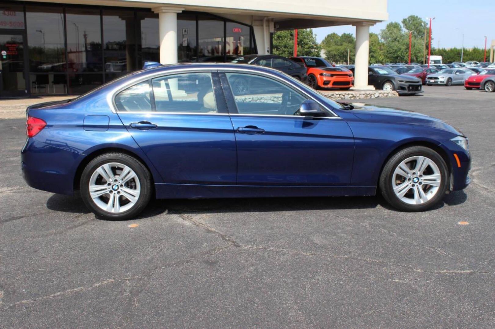 2018 Blue BMW 3-Series 330i xDrive SULEV Sedan (WBA8D9G51JN) with an 3.0L L6 DOHC 24V engine, 8A transmission, located at 4301 NW 39th , Oklahoma City, OK, 73112, (405) 949-5600, 35.512135, -97.598671 - NO DRIVERS LICENCE -NO FULL COVERAGE INSURANCE - NO CREDIT CHECK. COME ON OVER TO SUPERSPORTS, TAKE A LOOK AND TEST DRIVE. PLEASE GIVE US A CALL AT (405) 949-5600. NO LICENCIA DE CONDUCIR - NO SEGURO DE COBERTURA TOTAL - NO VERIFICACION DE CREDITO. VISITENOS EN SUPERSPORTS, MIRE NUESTRO - Photo#3