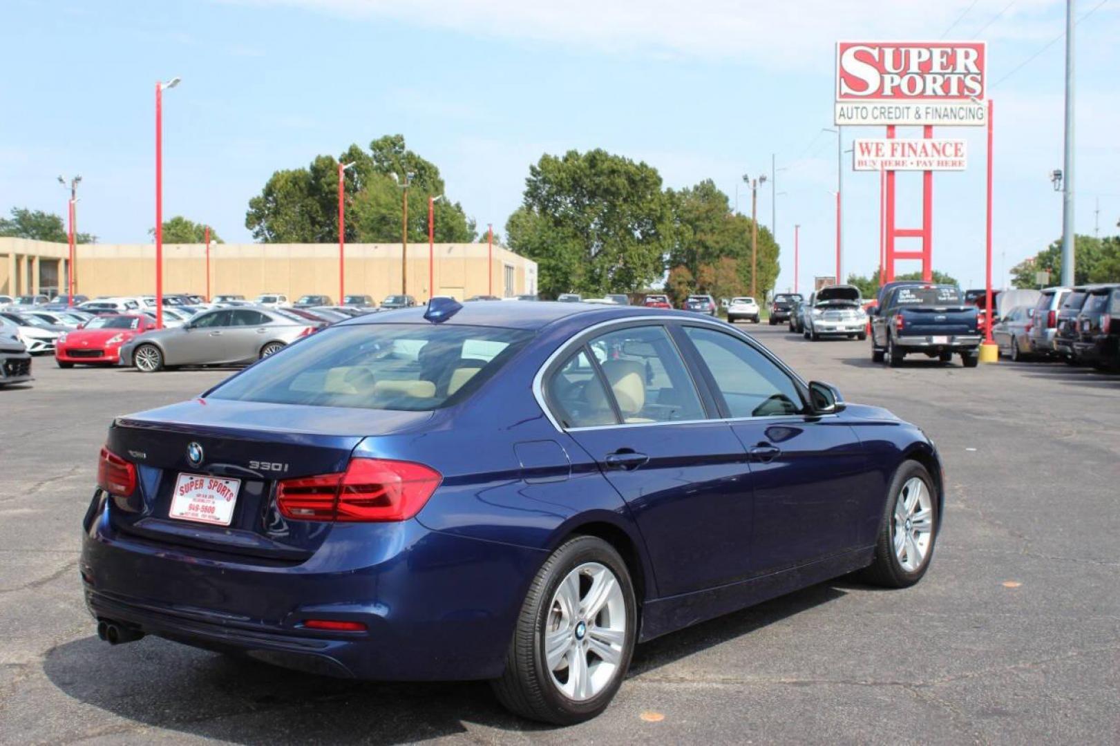 2018 Blue BMW 3-Series 330i xDrive SULEV Sedan (WBA8D9G51JN) with an 3.0L L6 DOHC 24V engine, 8A transmission, located at 4301 NW 39th , Oklahoma City, OK, 73112, (405) 949-5600, 35.512135, -97.598671 - NO DRIVERS LICENCE -NO FULL COVERAGE INSURANCE - NO CREDIT CHECK. COME ON OVER TO SUPERSPORTS, TAKE A LOOK AND TEST DRIVE. PLEASE GIVE US A CALL AT (405) 949-5600. NO LICENCIA DE CONDUCIR - NO SEGURO DE COBERTURA TOTAL - NO VERIFICACION DE CREDITO. VISITENOS EN SUPERSPORTS, MIRE NUESTRO - Photo#4