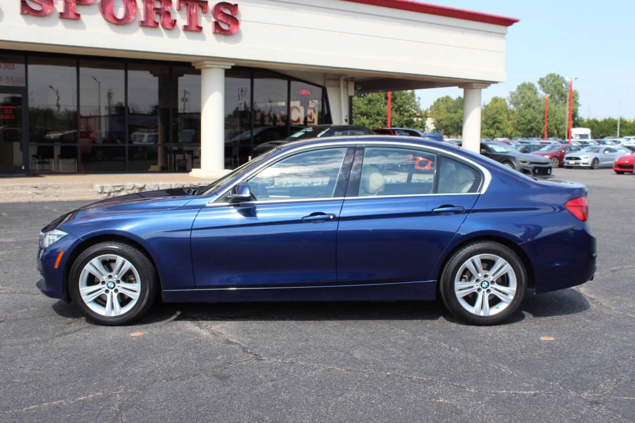 2018 Blue BMW 3-Series 330i xDrive SULEV Sedan (WBA8D9G51JN) with an 3.0L L6 DOHC 24V engine, 8A transmission, located at 4301 NW 39th , Oklahoma City, OK, 73112, (405) 949-5600, 35.512135, -97.598671 - NO DRIVERS LICENCE -NO FULL COVERAGE INSURANCE - NO CREDIT CHECK. COME ON OVER TO SUPERSPORTS, TAKE A LOOK AND TEST DRIVE. PLEASE GIVE US A CALL AT (405) 949-5600. NO LICENCIA DE CONDUCIR - NO SEGURO DE COBERTURA TOTAL - NO VERIFICACION DE CREDITO. VISITENOS EN SUPERSPORTS, MIRE NUESTRO - Photo#5