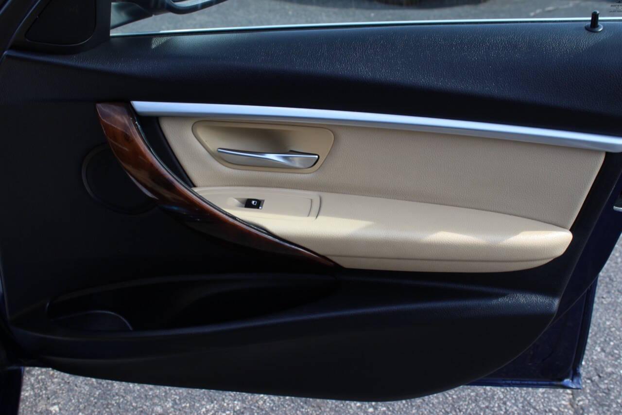 2018 Blue BMW 3-Series 330i xDrive SULEV Sedan (WBA8D9G51JN) with an 3.0L L6 DOHC 24V engine, 8A transmission, located at 4301 NW 39th , Oklahoma City, OK, 73112, (405) 949-5600, 35.512135, -97.598671 - NO DRIVERS LICENCE -NO FULL COVERAGE INSURANCE - NO CREDIT CHECK. COME ON OVER TO SUPERSPORTS, TAKE A LOOK AND TEST DRIVE. PLEASE GIVE US A CALL AT (405) 949-5600. NO LICENCIA DE CONDUCIR - NO SEGURO DE COBERTURA TOTAL - NO VERIFICACION DE CREDITO. VISITENOS EN SUPERSPORTS, MIRE NUESTRO - Photo#9