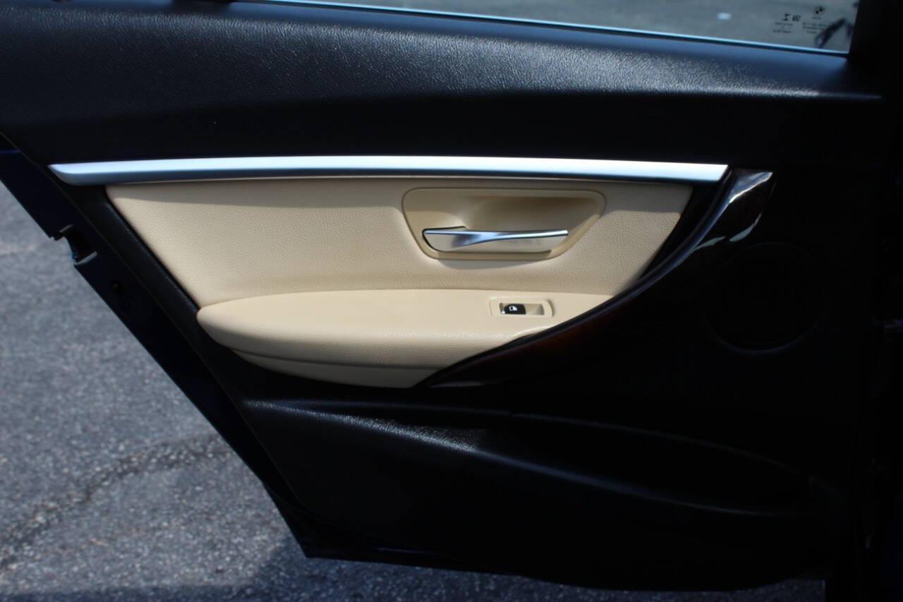 2018 Blue BMW 3-Series 330i xDrive SULEV Sedan (WBA8D9G51JN) with an 3.0L L6 DOHC 24V engine, 8A transmission, located at 4301 NW 39th , Oklahoma City, OK, 73112, (405) 949-5600, 35.512135, -97.598671 - NO DRIVERS LICENCE -NO FULL COVERAGE INSURANCE - NO CREDIT CHECK. COME ON OVER TO SUPERSPORTS, TAKE A LOOK AND TEST DRIVE. PLEASE GIVE US A CALL AT (405) 949-5600. NO LICENCIA DE CONDUCIR - NO SEGURO DE COBERTURA TOTAL - NO VERIFICACION DE CREDITO. VISITENOS EN SUPERSPORTS, MIRE NUESTRO - Photo#14