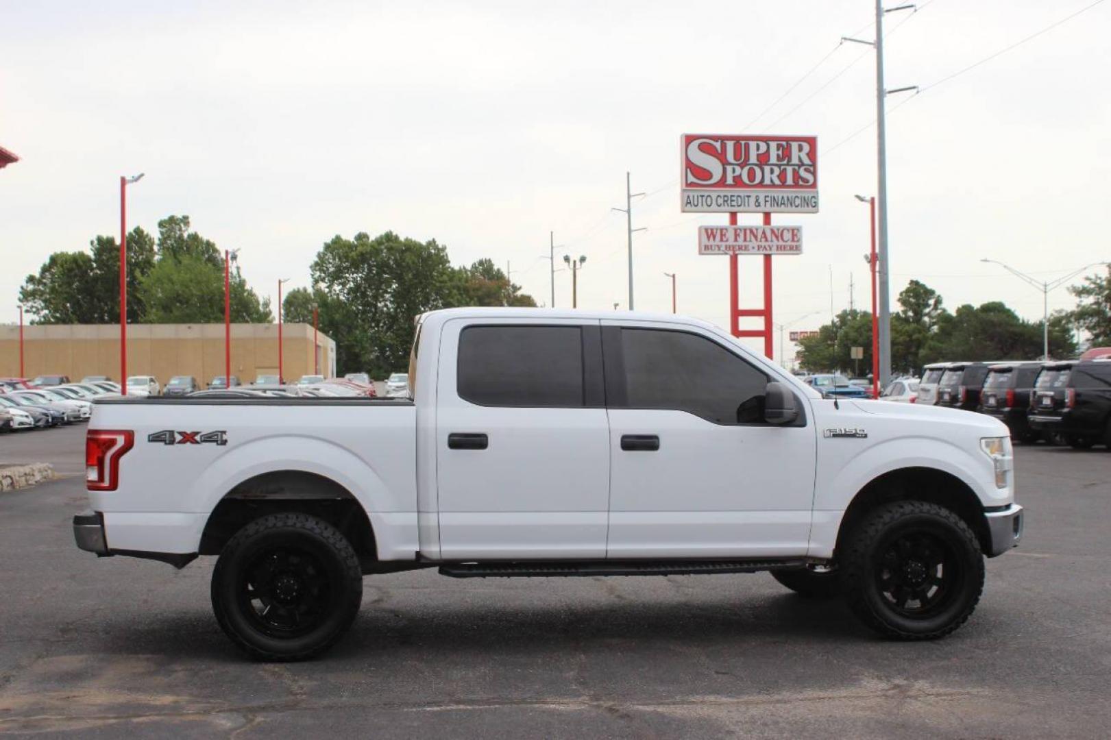 2016 White Ford F-150 XLT SuperCrew 6.5-ft. Bed 4WD (1FTEW1EF0GK) with an 5.0L V8 engine, 6A transmission, located at 4301 NW 39th , Oklahoma City, OK, 73112, (405) 949-5600, 35.512135, -97.598671 - Photo#3