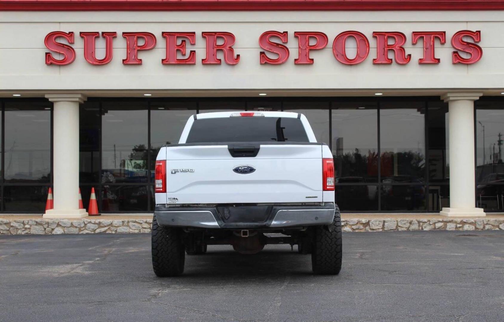 2016 White Ford F-150 XLT SuperCrew 6.5-ft. Bed 4WD (1FTEW1EF0GK) with an 5.0L V8 engine, 6A transmission, located at 4301 NW 39th , Oklahoma City, OK, 73112, (405) 949-5600, 35.512135, -97.598671 - Photo#4