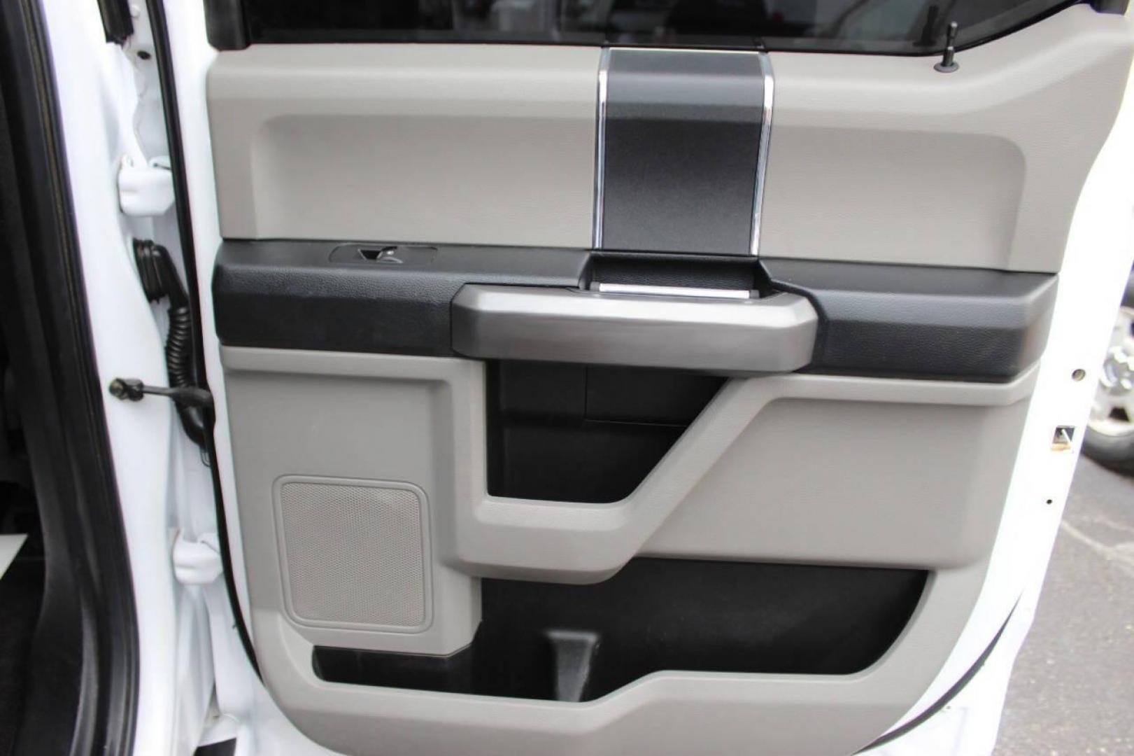 2016 White Ford F-150 XLT SuperCrew 6.5-ft. Bed 4WD (1FTEW1EF0GK) with an 5.0L V8 engine, 6A transmission, located at 4301 NW 39th , Oklahoma City, OK, 73112, (405) 949-5600, 35.512135, -97.598671 - Photo#11