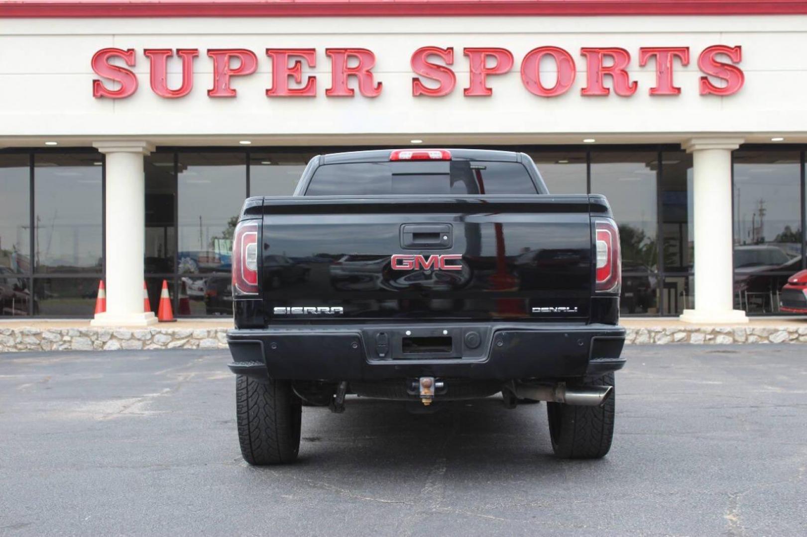 2018 Black GMC Sierra 1500 Denali Crew Cab Long Box 4WD (3GTU2PEJ9JG) with an 6.2L V8 OHV 16V engine, 6A transmission, located at 4301 NW 39th , Oklahoma City, OK, 73112, (405) 949-5600, 35.512135, -97.598671 - NO DRIVERS LICENCE NO-FULL COVERAGE INSURANCE-NO CREDIT CHECK. COME ON OVER TO SUPERSPORTS AND TAKE A LOOK AND TEST DRIVE. PLEASE GIVE US A CALL AT (405) 949-5600. NO LICENSIA DE MANEJAR- NO SEGURO DE COBERTURA TOTAL- NO VERIFICACCION DE CREDITO. POR FAVOR VENGAN A SUPERSPORTS, ECHE UN - Photo#5