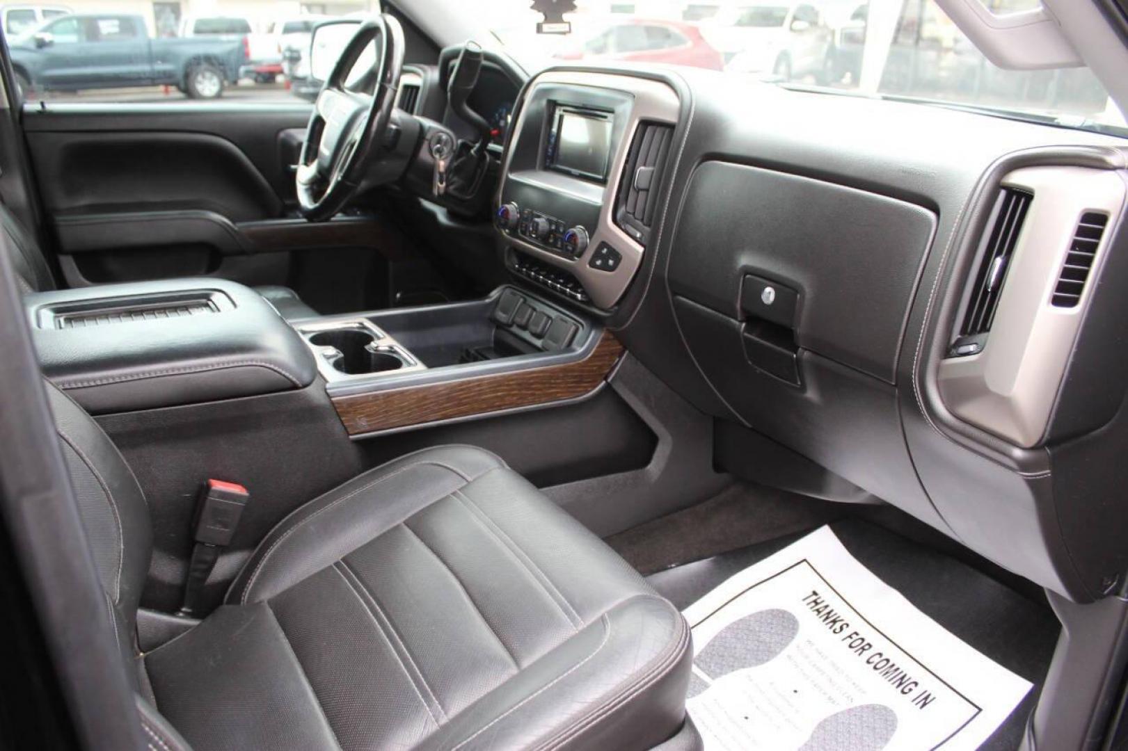 2018 Black GMC Sierra 1500 Denali Crew Cab Long Box 4WD (3GTU2PEJ9JG) with an 6.2L V8 OHV 16V engine, 6A transmission, located at 4301 NW 39th , Oklahoma City, OK, 73112, (405) 949-5600, 35.512135, -97.598671 - NO DRIVERS LICENCE NO-FULL COVERAGE INSURANCE-NO CREDIT CHECK. COME ON OVER TO SUPERSPORTS AND TAKE A LOOK AND TEST DRIVE. PLEASE GIVE US A CALL AT (405) 949-5600. NO LICENSIA DE MANEJAR- NO SEGURO DE COBERTURA TOTAL- NO VERIFICACCION DE CREDITO. POR FAVOR VENGAN A SUPERSPORTS, ECHE UN - Photo#9