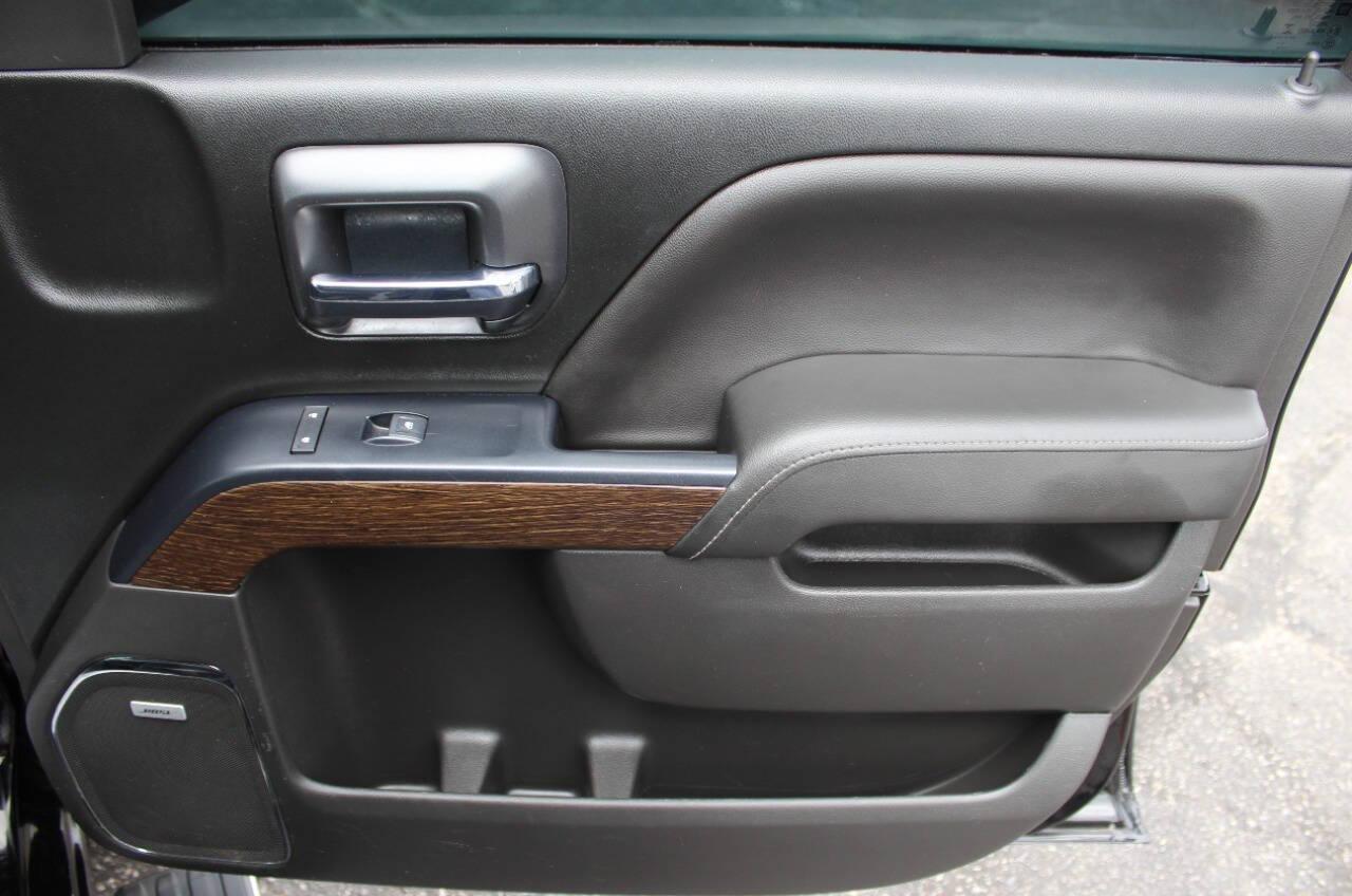 2018 Black GMC Sierra 1500 Denali Crew Cab Long Box 4WD (3GTU2PEJ9JG) with an 6.2L V8 6.2L V8 engine, Automatic 8-Speed transmission, located at 4301 NW 39th , Oklahoma City, OK, 73112, (405) 949-5600, 35.512135, -97.598671 - NO DRIVERS LICENCE NO-FULL COVERAGE INSURANCE-NO CREDIT CHECK. COME ON OVER TO SUPERSPORTS AND TAKE A LOOK AND TEST DRIVE. PLEASE GIVE US A CALL AT (405) 949-5600. NO LICENSIA DE MANEJAR- NO SEGURO DE COBERTURA TOTAL- NO VERIFICACCION DE CREDITO. POR FAVOR VENGAN A SUPERSPORTS, ECHE UN - Photo#9