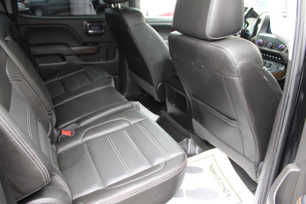 2018 Black GMC Sierra 1500 Denali Crew Cab Long Box 4WD (3GTU2PEJ9JG) with an 6.2L V8 6.2L V8 engine, Automatic 8-Speed transmission, located at 4301 NW 39th , Oklahoma City, OK, 73112, (405) 949-5600, 35.512135, -97.598671 - NO DRIVERS LICENCE NO-FULL COVERAGE INSURANCE-NO CREDIT CHECK. COME ON OVER TO SUPERSPORTS AND TAKE A LOOK AND TEST DRIVE. PLEASE GIVE US A CALL AT (405) 949-5600. NO LICENSIA DE MANEJAR- NO SEGURO DE COBERTURA TOTAL- NO VERIFICACCION DE CREDITO. POR FAVOR VENGAN A SUPERSPORTS, ECHE UN - Photo#10