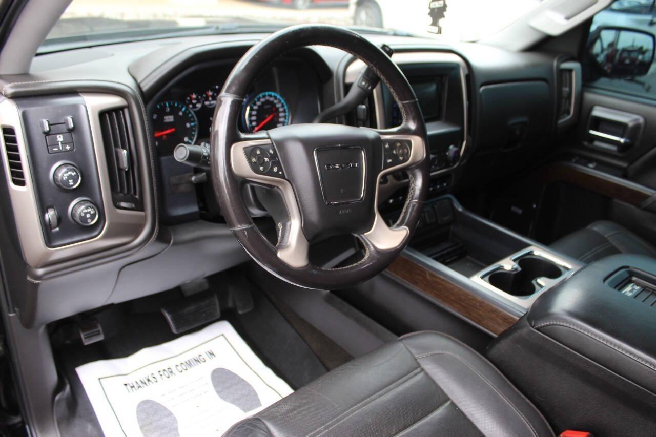 2018 Black GMC Sierra 1500 Denali Crew Cab Long Box 4WD (3GTU2PEJ9JG) with an 6.2L V8 6.2L V8 engine, Automatic 8-Speed transmission, located at 4301 NW 39th , Oklahoma City, OK, 73112, (405) 949-5600, 35.512135, -97.598671 - NO DRIVERS LICENCE NO-FULL COVERAGE INSURANCE-NO CREDIT CHECK. COME ON OVER TO SUPERSPORTS AND TAKE A LOOK AND TEST DRIVE. PLEASE GIVE US A CALL AT (405) 949-5600. NO LICENSIA DE MANEJAR- NO SEGURO DE COBERTURA TOTAL- NO VERIFICACCION DE CREDITO. POR FAVOR VENGAN A SUPERSPORTS, ECHE UN - Photo#15