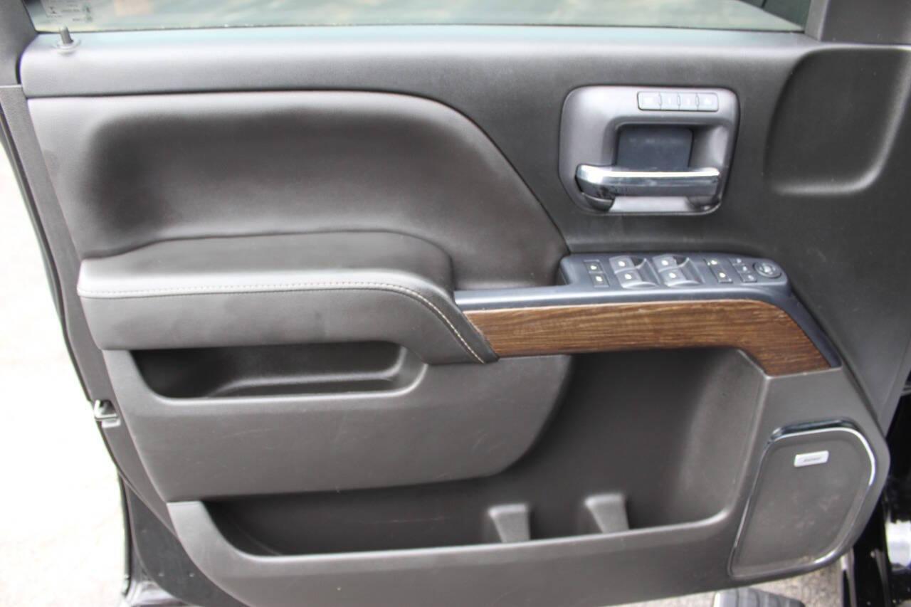 2018 Black GMC Sierra 1500 Denali Crew Cab Long Box 4WD (3GTU2PEJ9JG) with an 6.2L V8 6.2L V8 engine, Automatic 8-Speed transmission, located at 4301 NW 39th , Oklahoma City, OK, 73112, (405) 949-5600, 35.512135, -97.598671 - NO DRIVERS LICENCE NO-FULL COVERAGE INSURANCE-NO CREDIT CHECK. COME ON OVER TO SUPERSPORTS AND TAKE A LOOK AND TEST DRIVE. PLEASE GIVE US A CALL AT (405) 949-5600. NO LICENSIA DE MANEJAR- NO SEGURO DE COBERTURA TOTAL- NO VERIFICACCION DE CREDITO. POR FAVOR VENGAN A SUPERSPORTS, ECHE UN - Photo#16