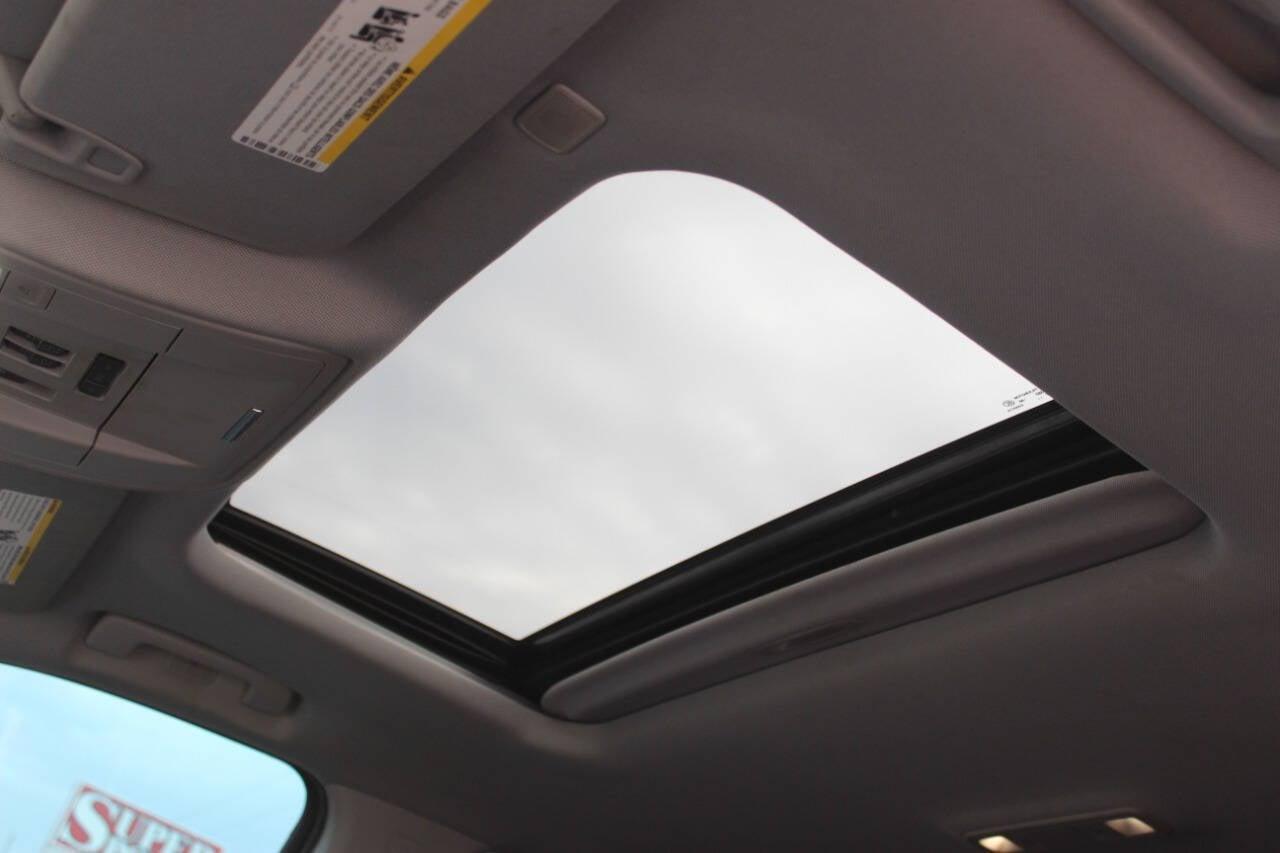 2018 Black GMC Sierra 1500 Denali Crew Cab Long Box 4WD (3GTU2PEJ9JG) with an 6.2L V8 6.2L V8 engine, Automatic 8-Speed transmission, located at 4301 NW 39th , Oklahoma City, OK, 73112, (405) 949-5600, 35.512135, -97.598671 - NO DRIVERS LICENCE NO-FULL COVERAGE INSURANCE-NO CREDIT CHECK. COME ON OVER TO SUPERSPORTS AND TAKE A LOOK AND TEST DRIVE. PLEASE GIVE US A CALL AT (405) 949-5600. NO LICENSIA DE MANEJAR- NO SEGURO DE COBERTURA TOTAL- NO VERIFICACCION DE CREDITO. POR FAVOR VENGAN A SUPERSPORTS, ECHE UN - Photo#18