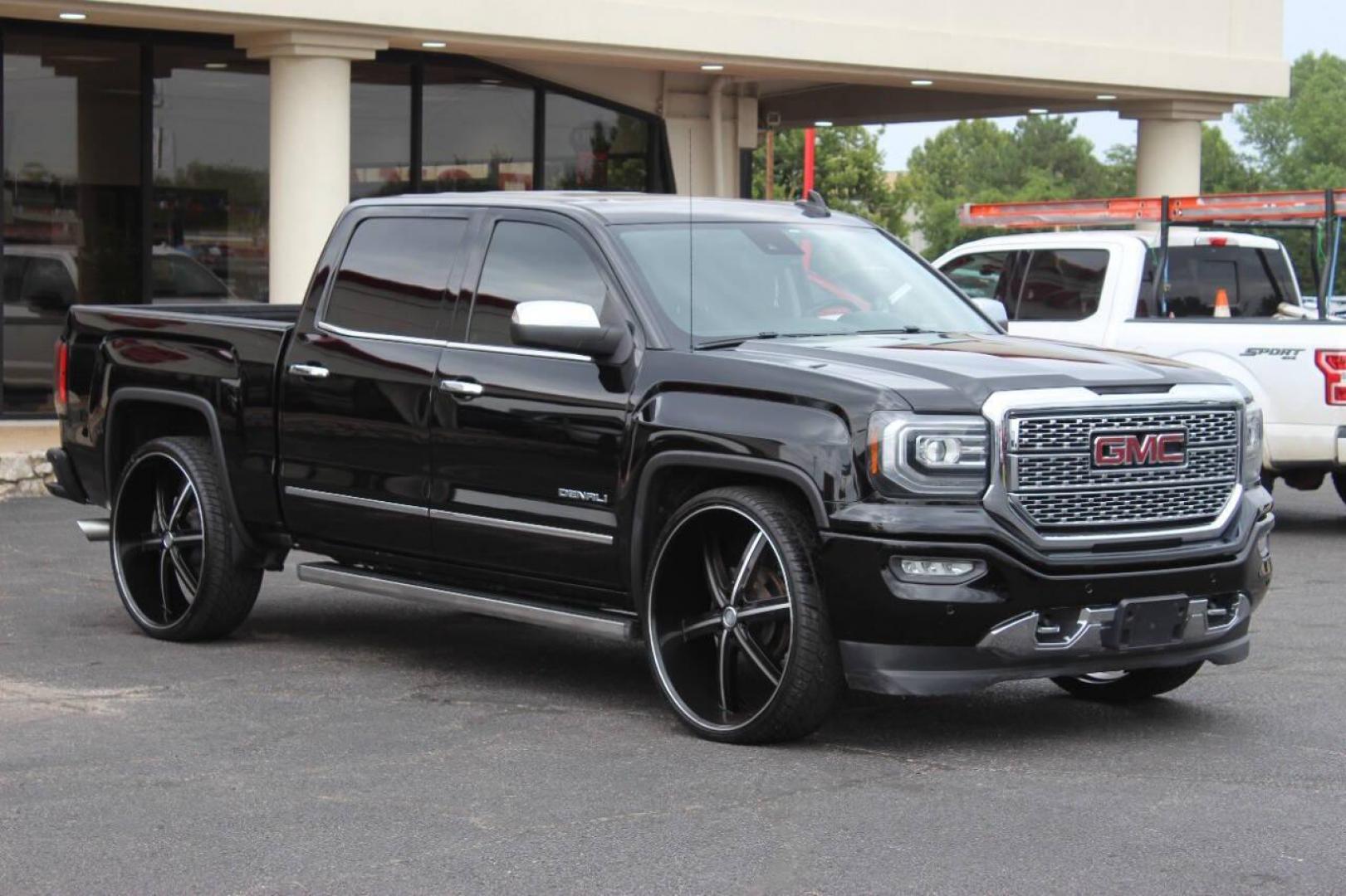 2018 Black GMC Sierra 1500 Denali Crew Cab Long Box 4WD (3GTU2PEJ9JG) with an 6.2L V8 OHV 16V engine, 6A transmission, located at 4301 NW 39th , Oklahoma City, OK, 73112, (405) 949-5600, 35.512135, -97.598671 - NO DRIVERS LICENCE NO-FULL COVERAGE INSURANCE-NO CREDIT CHECK. COME ON OVER TO SUPERSPORTS AND TAKE A LOOK AND TEST DRIVE. PLEASE GIVE US A CALL AT (405) 949-5600. NO LICENSIA DE MANEJAR- NO SEGURO DE COBERTURA TOTAL- NO VERIFICACCION DE CREDITO. POR FAVOR VENGAN A SUPERSPORTS, ECHE UN - Photo#2
