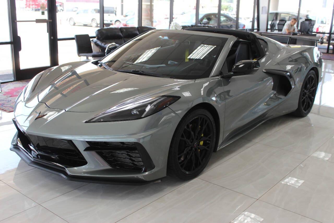 2023 Gray Chevrolet Corvette 1LT Coupe (1G1YA2D41P5) with an 6.2L V8 engine, 8A transmission, located at 4301 NW 39th , Oklahoma City, OK, 73112, (405) 949-5600, 35.512135, -97.598671 - NO DRIVERS LICENCE -NO FULL COVERAGE INSURANCE - NO CREDIT CHECK. COME ON OVER TO SUPERSPORTS, TAKE A LOOK AND TEST DRIVE. PLEASE GIVE US A CALL AT (405) 949-5600. NO LICENCIA DE CONDUCIR - NO SEGURO DE COBERTURA TOTAL - NO VERIFICACION DE CREDITO. VISITENOS EN SUPERSPORTS, MIRE NUESTRO - Photo#5