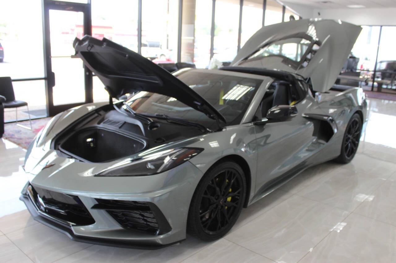 2023 Gray Chevrolet Corvette 1LT Coupe (1G1YA2D41P5) with an 6.2L V8 engine, 8A transmission, located at 4301 NW 39th , Oklahoma City, OK, 73112, (405) 949-5600, 35.512135, -97.598671 - NO DRIVERS LICENCE -NO FULL COVERAGE INSURANCE - NO CREDIT CHECK. COME ON OVER TO SUPERSPORTS, TAKE A LOOK AND TEST DRIVE. PLEASE GIVE US A CALL AT (405) 949-5600. NO LICENCIA DE CONDUCIR - NO SEGURO DE COBERTURA TOTAL - NO VERIFICACION DE CREDITO. VISITENOS EN SUPERSPORTS, MIRE NUESTRO - Photo#9