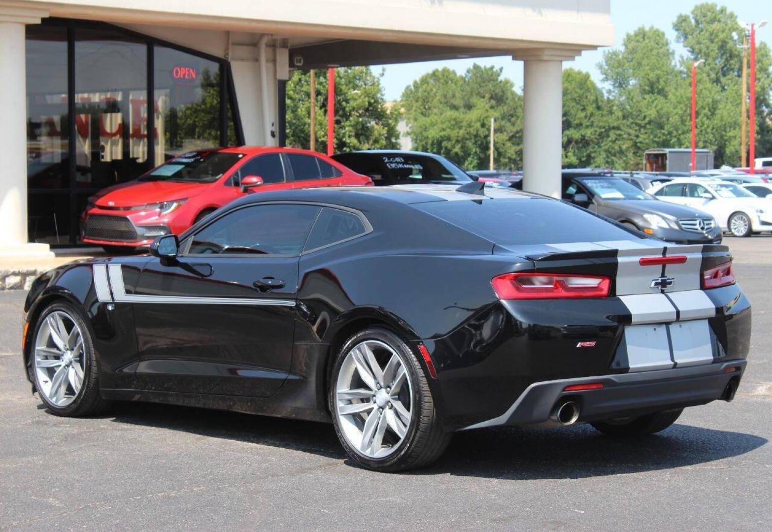 2018 Black Chevrolet Camaro 1LT Coupe (1G1FB1RS5J0) with an 3.6L V6 DOHC 24V engine, 6A transmission, located at 4301 NW 39th , Oklahoma City, OK, 73112, (405) 949-5600, 35.512135, -97.598671 - Photo#5