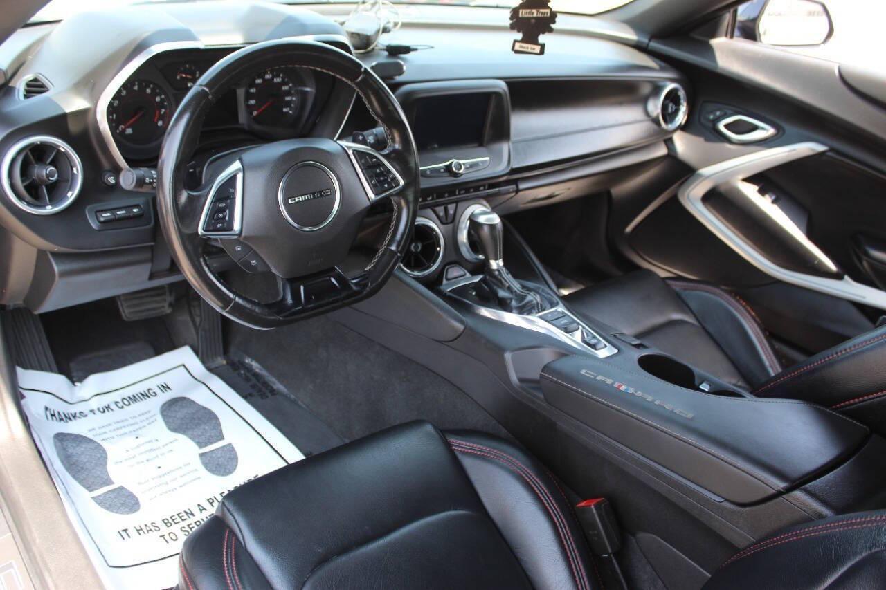 2018 Black Chevrolet Camaro 1LT Coupe (1G1FB1RS5J0) with an 3.6L V6 DOHC 24V engine, 6A transmission, located at 4301 NW 39th , Oklahoma City, OK, 73112, (405) 949-5600, 35.512135, -97.598671 - NO DRIVERS LICENCE -NO FULL COVERAGE INSURANCE - NO CREDIT CHECK. COME ON OVER TO SUPERSPORTS, TAKE A LOOK AND TEST DRIVE. PLEASE GIVE US A CALL AT (405) 949-5600. NO LICENCIA DE CONDUCIR - NO SEGURO DE COBERTURA TOTAL - NO VERIFICACION DE CREDITO. VISITENOS EN SUPERSPORTS, MIRE NUESTRO - Photo#7