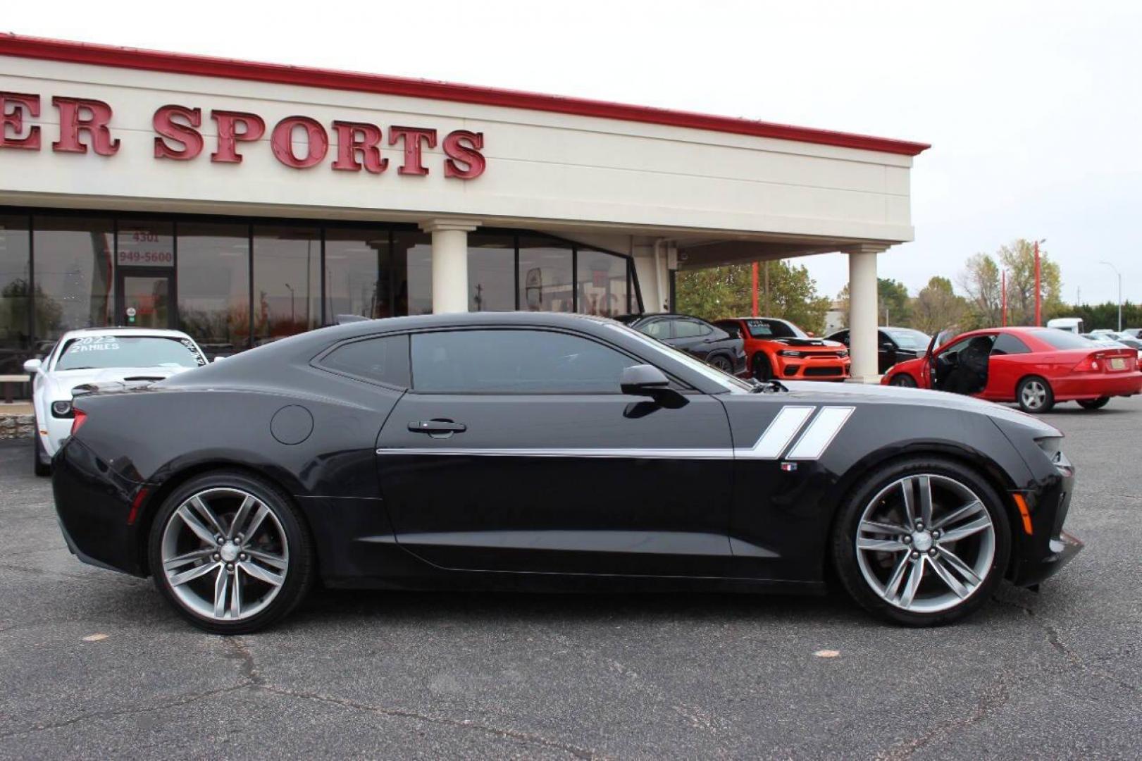 2018 Black Chevrolet Camaro 1LT Coupe (1G1FB1RS5J0) with an 3.6L V6 DOHC 24V engine, 6A transmission, located at 4301 NW 39th , Oklahoma City, OK, 73112, (405) 949-5600, 35.512135, -97.598671 - NO DRIVERS LICENCE -NO FULL COVERAGE INSURANCE - NO CREDIT CHECK. COME ON OVER TO SUPERSPORTS, TAKE A LOOK AND TEST DRIVE. PLEASE GIVE US A CALL AT (405) 949-5600. NO LICENCIA DE CONDUCIR - NO SEGURO DE COBERTURA TOTAL - NO VERIFICACION DE CREDITO. VISITENOS EN SUPERSPORTS, MIRE NUESTRO - Photo#2