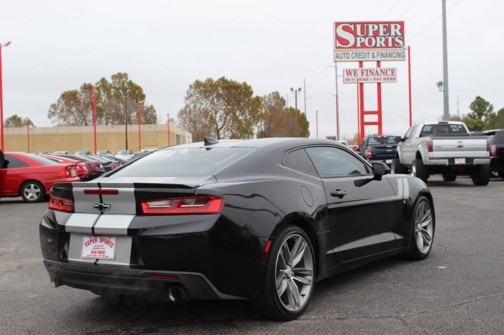 2018 Black Chevrolet Camaro 1LT Coupe (1G1FB1RS5J0) with an 3.6L V6 DOHC 24V engine, 6A transmission, located at 4301 NW 39th , Oklahoma City, OK, 73112, (405) 949-5600, 35.512135, -97.598671 - NO DRIVERS LICENCE -NO FULL COVERAGE INSURANCE - NO CREDIT CHECK. COME ON OVER TO SUPERSPORTS, TAKE A LOOK AND TEST DRIVE. PLEASE GIVE US A CALL AT (405) 949-5600. NO LICENCIA DE CONDUCIR - NO SEGURO DE COBERTURA TOTAL - NO VERIFICACION DE CREDITO. VISITENOS EN SUPERSPORTS, MIRE NUESTRO - Photo#3