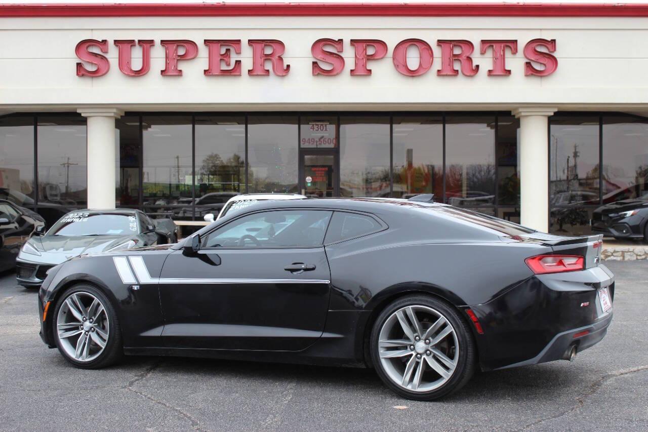 2018 Black Chevrolet Camaro 1LT Coupe (1G1FB1RS5J0) with an 3.6L V6 DOHC 24V engine, 6A transmission, located at 4301 NW 39th , Oklahoma City, OK, 73112, (405) 949-5600, 35.512135, -97.598671 - NO DRIVERS LICENCE -NO FULL COVERAGE INSURANCE - NO CREDIT CHECK. COME ON OVER TO SUPERSPORTS, TAKE A LOOK AND TEST DRIVE. PLEASE GIVE US A CALL AT (405) 949-5600. NO LICENCIA DE CONDUCIR - NO SEGURO DE COBERTURA TOTAL - NO VERIFICACION DE CREDITO. VISITENOS EN SUPERSPORTS, MIRE NUESTRO - Photo#4