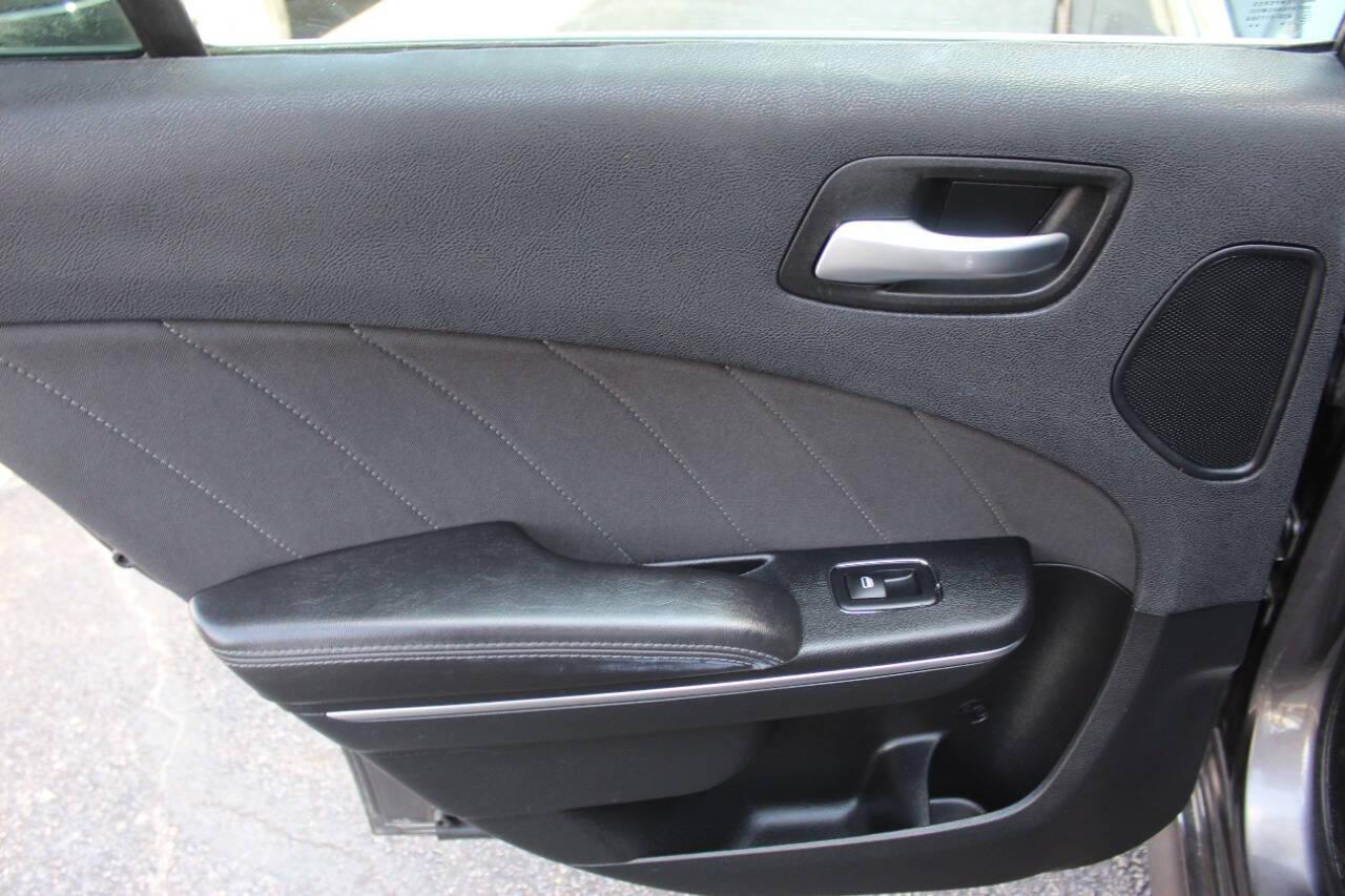 2018 Charcoal Dodge Charger SRT 392 (2C3CDXGJ9JH) with an 6.4L V8 6.4L V8 engine, Automatic 8-Speed transmission, located at 4301 NW 39th , Oklahoma City, OK, 73112, (405) 949-5600, 35.512135, -97.598671 - NO DRIVERS LICENCE NO-FULL COVERAGE INSURANCE-NO CREDIT CHECK. COME ON OVER TO SUPERSPORTS AND TAKE A LOOK AND TEST DRIVE. PLEASE GIVE US A CALL AT (405) 949-5600. NO LICENSIA DE MANEJAR- NO SEGURO DE COBERTURA TOTAL- NO VERIFICACCION DE CREDITO. POR FAVOR VENGAN A SUPERSPORTS, ECHE UN - Photo#17