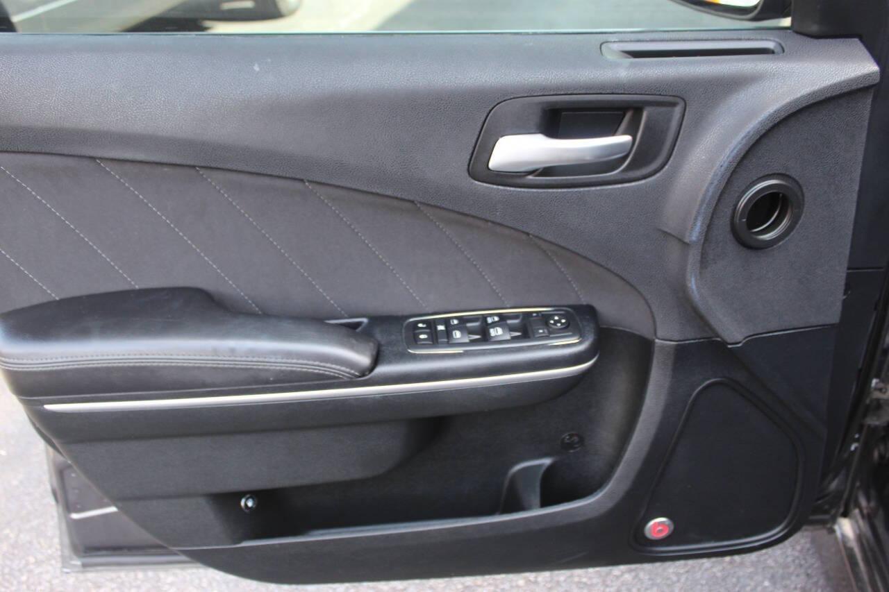 2018 Charcoal Dodge Charger SRT 392 (2C3CDXGJ9JH) with an 6.4L V8 6.4L V8 engine, Automatic 8-Speed transmission, located at 4301 NW 39th , Oklahoma City, OK, 73112, (405) 949-5600, 35.512135, -97.598671 - NO DRIVERS LICENCE NO-FULL COVERAGE INSURANCE-NO CREDIT CHECK. COME ON OVER TO SUPERSPORTS AND TAKE A LOOK AND TEST DRIVE. PLEASE GIVE US A CALL AT (405) 949-5600. NO LICENSIA DE MANEJAR- NO SEGURO DE COBERTURA TOTAL- NO VERIFICACCION DE CREDITO. POR FAVOR VENGAN A SUPERSPORTS, ECHE UN - Photo#19