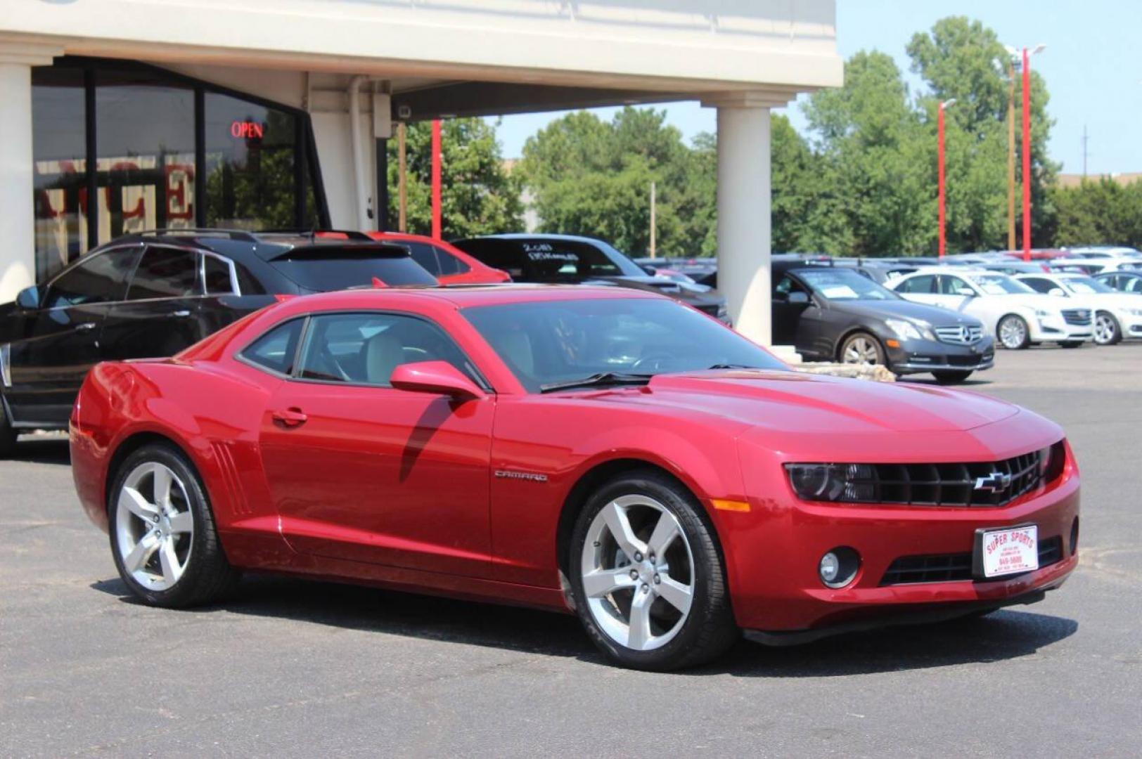 2013 Red Chevrolet Camaro Coupe 2LT (2G1FC1E3XD9) with an 3.6L V6 DOHC 24V FFV engine, 6-Speed Automatic transmission, located at 4301 NW 39th , Oklahoma City, OK, 73112, (405) 949-5600, 35.512135, -97.598671 - NO DRIVERS LICENCE NO-FULL COVERAGE INSURANCE-NO CREDIT CHECK. COME ON OVER TO SUPERSPORTS AND TAKE A LOOK AND TEST DRIVE. PLEASE GIVE US A CALL AT (405) 949-5600. NO LICENSIA DE MANEJAR- NO SEGURO DE COBERTURA TOTAL- NO VERIFICACCION DE CREDITO. POR FAVOR VENGAN A SUPERSPORTS, ECHE UN - Photo#0