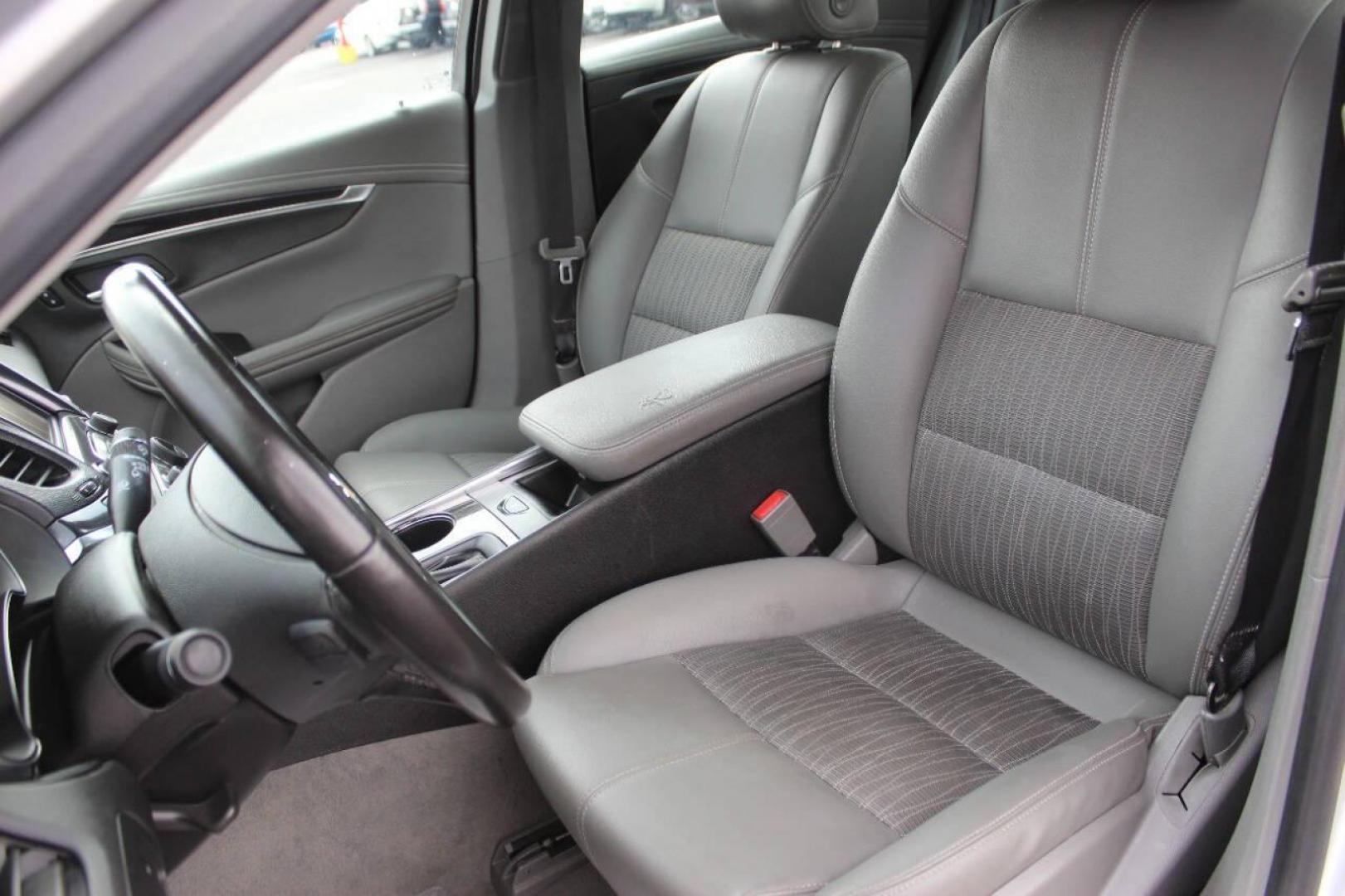 2018 Silver Chevrolet Impala LT (2G1105S33J9) with an 3.6L V6 DOHC 24V engine, 6A transmission, located at 4301 NW 39th , Oklahoma City, OK, 73112, (405) 949-5600, 35.512135, -97.598671 - NO DRIVERS LICENCE NO-FULL COVERAGE INSURANCE-NO CREDIT CHECK. COME ON OVER TO SUPERSPORTS AND TAKE A LOOK AND TEST DRIVE. PLEASE GIVE US A CALL AT (405) 949-5600. NO LICENSIA DE MANEJAR- NO SEGURO DE COBERTURA TOTAL- NO VERIFICACCION DE CREDITO. POR FAVOR VENGAN A SUPERSPORTS, ECHE UN - Photo#9