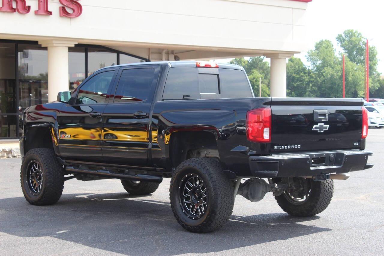 2017 Black Chevrolet Silverado 1500 LTZ Crew Cab Long Box 4WD (3GCUKSEC7HG) with an 5.3L V8 5.3L V8 engine, Automatic 8-Speed transmission, located at 4301 NW 39th , Oklahoma City, OK, 73112, (405) 949-5600, 35.512135, -97.598671 - NO DRIVERS LICENCE NO-FULL COVERAGE INSURANCE-NO CREDIT CHECK. COME ON OVER TO SUPERSPORTS AND TAKE A LOOK AND TEST DRIVE PLEASE GIVE US A CALL AT (405) 949-5600. NO LICENSIA DE MANEJAR- NO SEGURO DE COBERTURA TOTAL- NO VERIFICACCION DE CREDITO. POR FAVOR VENGAN A SUPERSPORTS, ECHE UN V - Photo#5