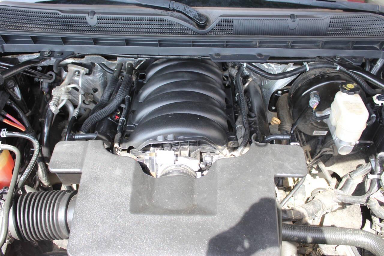 2017 Black Chevrolet Silverado 1500 LTZ Crew Cab Long Box 4WD (3GCUKSEC7HG) with an 5.3L V8 5.3L V8 engine, Automatic 8-Speed transmission, located at 4301 NW 39th , Oklahoma City, OK, 73112, (405) 949-5600, 35.512135, -97.598671 - NO DRIVERS LICENCE NO-FULL COVERAGE INSURANCE-NO CREDIT CHECK. COME ON OVER TO SUPERSPORTS AND TAKE A LOOK AND TEST DRIVE PLEASE GIVE US A CALL AT (405) 949-5600. NO LICENSIA DE MANEJAR- NO SEGURO DE COBERTURA TOTAL- NO VERIFICACCION DE CREDITO. POR FAVOR VENGAN A SUPERSPORTS, ECHE UN V - Photo#7