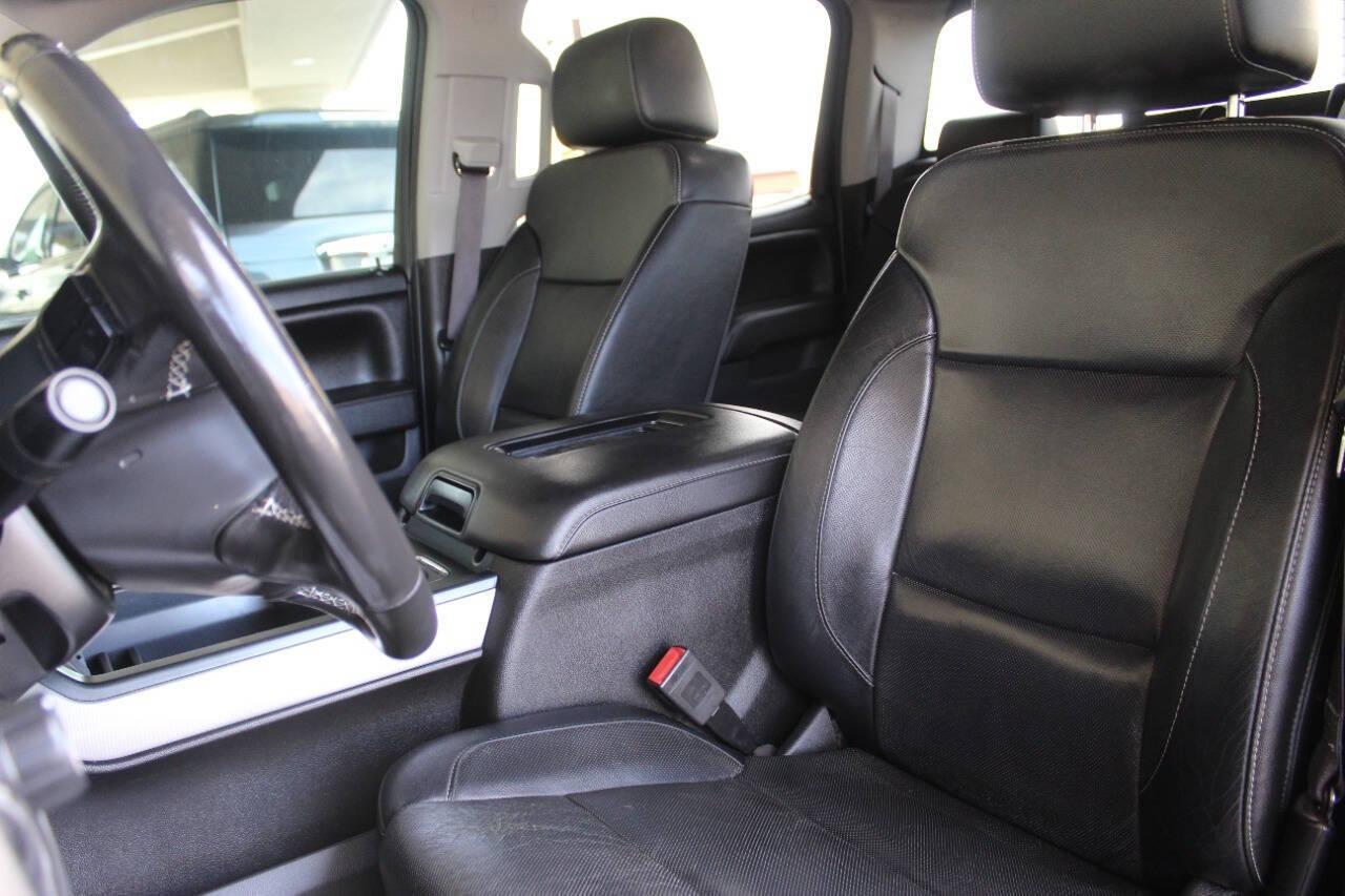 2017 Black Chevrolet Silverado 1500 LTZ Crew Cab Long Box 4WD (3GCUKSEC7HG) with an 5.3L V8 5.3L V8 engine, Automatic 8-Speed transmission, located at 4301 NW 39th , Oklahoma City, OK, 73112, (405) 949-5600, 35.512135, -97.598671 - NO DRIVERS LICENCE NO-FULL COVERAGE INSURANCE-NO CREDIT CHECK. COME ON OVER TO SUPERSPORTS AND TAKE A LOOK AND TEST DRIVE PLEASE GIVE US A CALL AT (405) 949-5600. NO LICENSIA DE MANEJAR- NO SEGURO DE COBERTURA TOTAL- NO VERIFICACCION DE CREDITO. POR FAVOR VENGAN A SUPERSPORTS, ECHE UN V - Photo#8