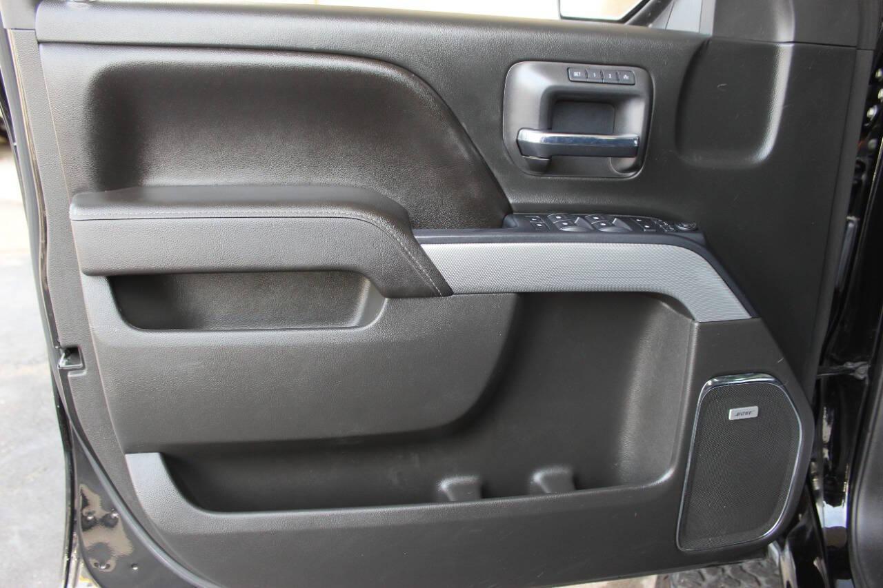 2017 Black Chevrolet Silverado 1500 LTZ Crew Cab Long Box 4WD (3GCUKSEC7HG) with an 5.3L V8 5.3L V8 engine, Automatic 8-Speed transmission, located at 4301 NW 39th , Oklahoma City, OK, 73112, (405) 949-5600, 35.512135, -97.598671 - NO DRIVERS LICENCE NO-FULL COVERAGE INSURANCE-NO CREDIT CHECK. COME ON OVER TO SUPERSPORTS AND TAKE A LOOK AND TEST DRIVE PLEASE GIVE US A CALL AT (405) 949-5600. NO LICENSIA DE MANEJAR- NO SEGURO DE COBERTURA TOTAL- NO VERIFICACCION DE CREDITO. POR FAVOR VENGAN A SUPERSPORTS, ECHE UN V - Photo#9