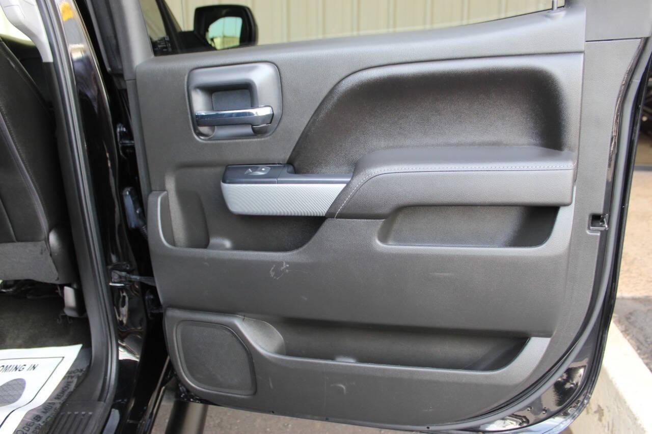 2017 Black Chevrolet Silverado 1500 LTZ Crew Cab Long Box 4WD (3GCUKSEC7HG) with an 5.3L V8 5.3L V8 engine, Automatic 8-Speed transmission, located at 4301 NW 39th , Oklahoma City, OK, 73112, (405) 949-5600, 35.512135, -97.598671 - NO DRIVERS LICENCE NO-FULL COVERAGE INSURANCE-NO CREDIT CHECK. COME ON OVER TO SUPERSPORTS AND TAKE A LOOK AND TEST DRIVE PLEASE GIVE US A CALL AT (405) 949-5600. NO LICENSIA DE MANEJAR- NO SEGURO DE COBERTURA TOTAL- NO VERIFICACCION DE CREDITO. POR FAVOR VENGAN A SUPERSPORTS, ECHE UN V - Photo#14