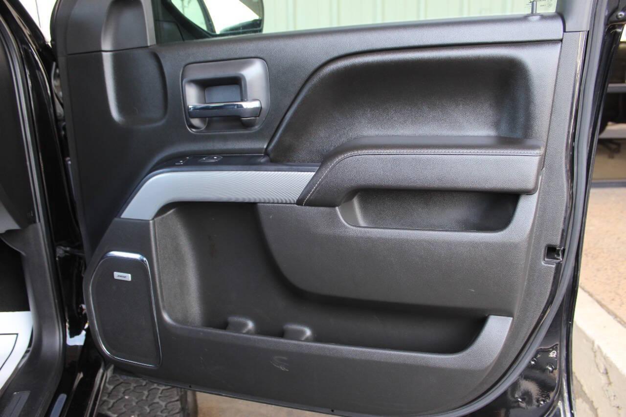 2017 Black Chevrolet Silverado 1500 LTZ Crew Cab Long Box 4WD (3GCUKSEC7HG) with an 5.3L V8 5.3L V8 engine, Automatic 8-Speed transmission, located at 4301 NW 39th , Oklahoma City, OK, 73112, (405) 949-5600, 35.512135, -97.598671 - NO DRIVERS LICENCE NO-FULL COVERAGE INSURANCE-NO CREDIT CHECK. COME ON OVER TO SUPERSPORTS AND TAKE A LOOK AND TEST DRIVE PLEASE GIVE US A CALL AT (405) 949-5600. NO LICENSIA DE MANEJAR- NO SEGURO DE COBERTURA TOTAL- NO VERIFICACCION DE CREDITO. POR FAVOR VENGAN A SUPERSPORTS, ECHE UN V - Photo#16