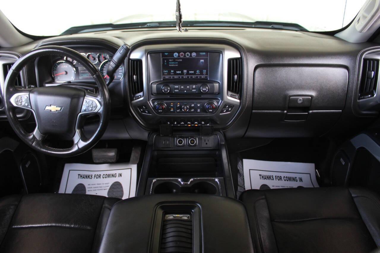 2017 Black Chevrolet Silverado 1500 LTZ Crew Cab Long Box 4WD (3GCUKSEC7HG) with an 5.3L V8 5.3L V8 engine, Automatic 8-Speed transmission, located at 4301 NW 39th , Oklahoma City, OK, 73112, (405) 949-5600, 35.512135, -97.598671 - NO DRIVERS LICENCE NO-FULL COVERAGE INSURANCE-NO CREDIT CHECK. COME ON OVER TO SUPERSPORTS AND TAKE A LOOK AND TEST DRIVE PLEASE GIVE US A CALL AT (405) 949-5600. NO LICENSIA DE MANEJAR- NO SEGURO DE COBERTURA TOTAL- NO VERIFICACCION DE CREDITO. POR FAVOR VENGAN A SUPERSPORTS, ECHE UN V - Photo#18