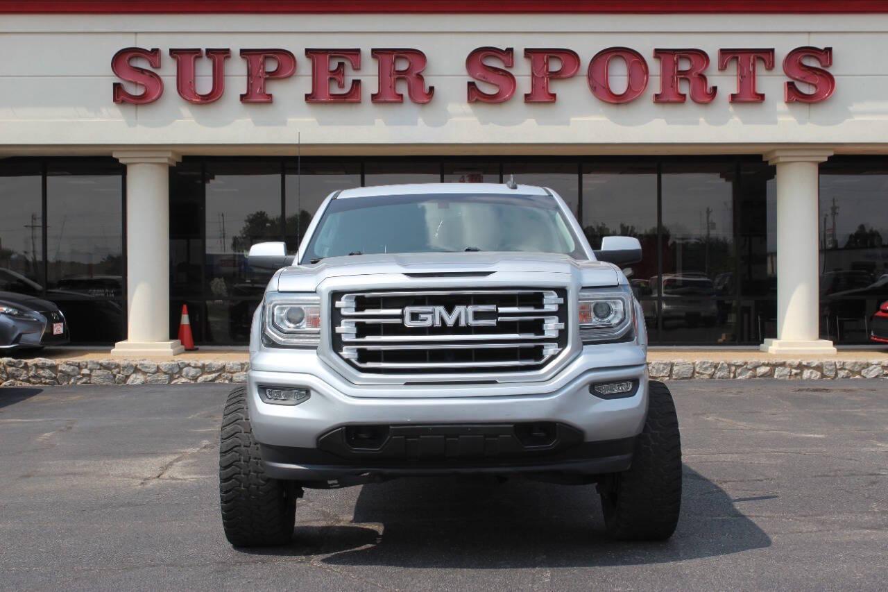 2018 Silver GMC Sierra 1500 SLT Crew Cab Short Box 4WD (3GTU2NEC6JG) with an 5.3L V8 5.3L V8 engine, Automatic 6-Speed transmission, located at 4301 NW 39th , Oklahoma City, OK, 73112, (405) 949-5600, 35.512135, -97.598671 - NO DRIVERS LICENCE NO-FULL COVERAGE INSURANCE-NO CREDIT CHECK. COME ON OVER TO SUPERSPORTS AND TAKE A LOOK AND TEST DRIVE. PLEASE GIVE US A CALL AT (405) 949-5600. NO LICENSIA DE MANEJAR- NO SEGURO DE COBERTURA TOTAL- NO VERIFICACCION DE CREDITO. POR FAVOR VENGAN A SUPERSPORTS, ECHE UN - Photo#2