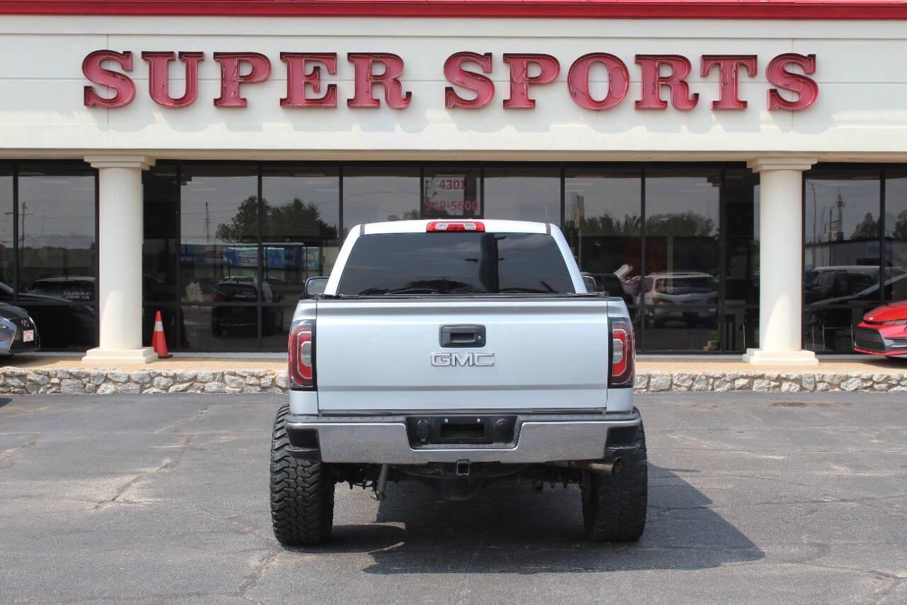 2018 Silver GMC Sierra 1500 SLT Crew Cab Short Box 4WD (3GTU2NEC6JG) with an 5.3L V8 5.3L V8 engine, Automatic 6-Speed transmission, located at 4301 NW 39th , Oklahoma City, OK, 73112, (405) 949-5600, 35.512135, -97.598671 - NO DRIVERS LICENCE NO-FULL COVERAGE INSURANCE-NO CREDIT CHECK. COME ON OVER TO SUPERSPORTS AND TAKE A LOOK AND TEST DRIVE. PLEASE GIVE US A CALL AT (405) 949-5600. NO LICENSIA DE MANEJAR- NO SEGURO DE COBERTURA TOTAL- NO VERIFICACCION DE CREDITO. POR FAVOR VENGAN A SUPERSPORTS, ECHE UN - Photo#4