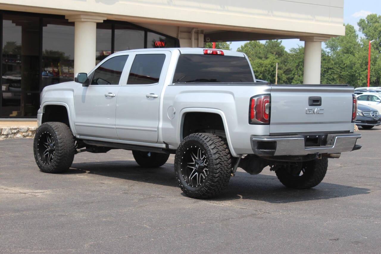2018 Silver GMC Sierra 1500 SLT Crew Cab Short Box 4WD (3GTU2NEC6JG) with an 5.3L V8 5.3L V8 engine, Automatic 6-Speed transmission, located at 4301 NW 39th , Oklahoma City, OK, 73112, (405) 949-5600, 35.512135, -97.598671 - NO DRIVERS LICENCE NO-FULL COVERAGE INSURANCE-NO CREDIT CHECK. COME ON OVER TO SUPERSPORTS AND TAKE A LOOK AND TEST DRIVE. PLEASE GIVE US A CALL AT (405) 949-5600. NO LICENSIA DE MANEJAR- NO SEGURO DE COBERTURA TOTAL- NO VERIFICACCION DE CREDITO. POR FAVOR VENGAN A SUPERSPORTS, ECHE UN - Photo#5