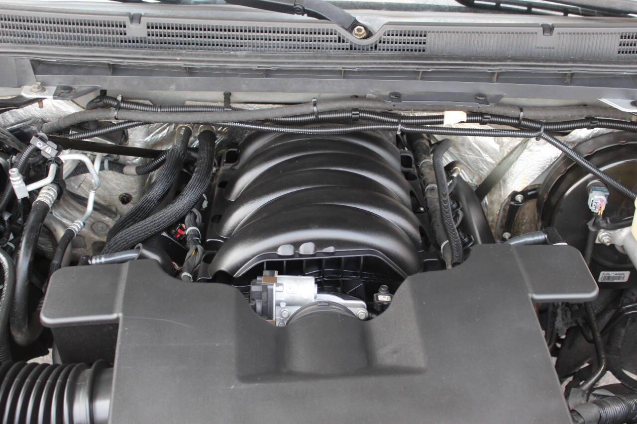 2018 Silver GMC Sierra 1500 SLT Crew Cab Short Box 4WD (3GTU2NEC6JG) with an 5.3L V8 5.3L V8 engine, Automatic 6-Speed transmission, located at 4301 NW 39th , Oklahoma City, OK, 73112, (405) 949-5600, 35.512135, -97.598671 - NO DRIVERS LICENCE NO-FULL COVERAGE INSURANCE-NO CREDIT CHECK. COME ON OVER TO SUPERSPORTS AND TAKE A LOOK AND TEST DRIVE. PLEASE GIVE US A CALL AT (405) 949-5600. NO LICENSIA DE MANEJAR- NO SEGURO DE COBERTURA TOTAL- NO VERIFICACCION DE CREDITO. POR FAVOR VENGAN A SUPERSPORTS, ECHE UN - Photo#7