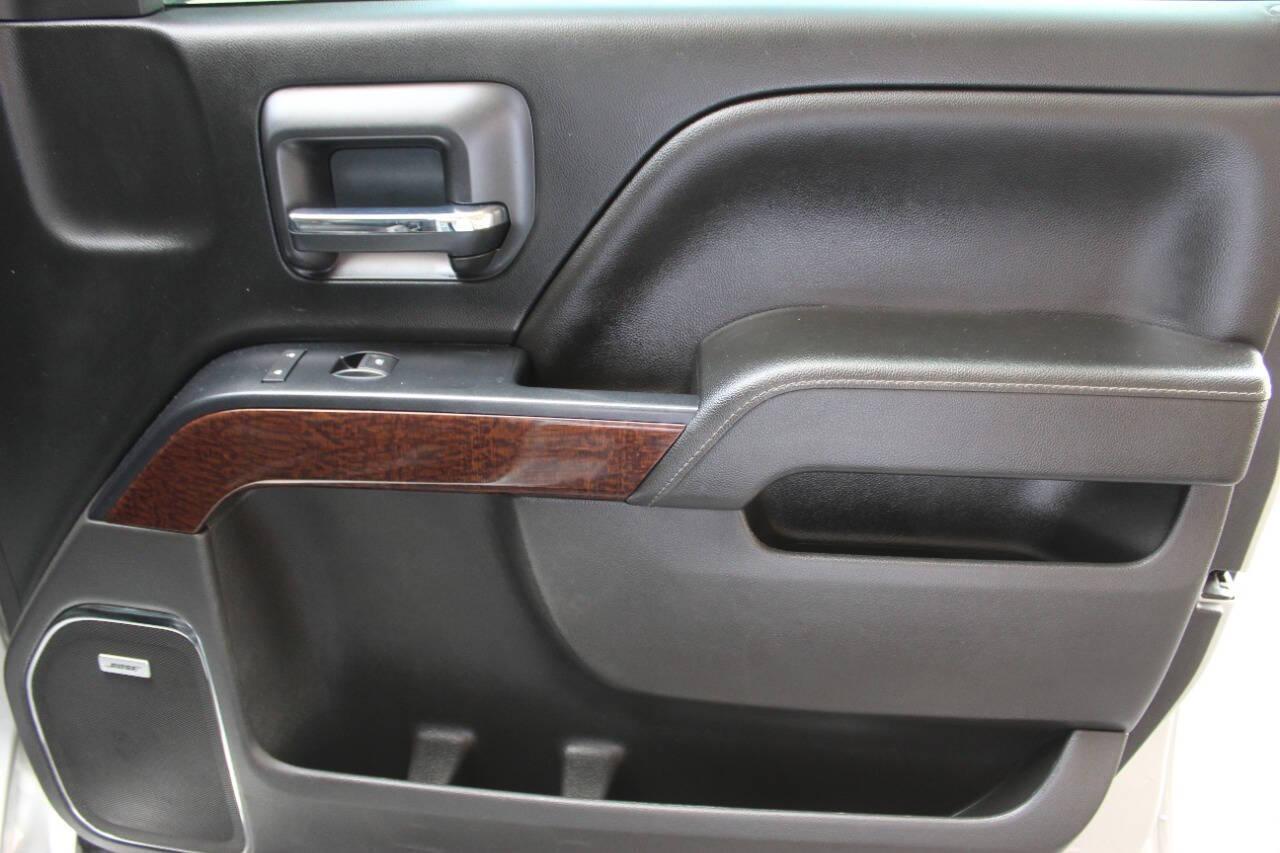 2018 Silver GMC Sierra 1500 SLT Crew Cab Short Box 4WD (3GTU2NEC6JG) with an 5.3L V8 5.3L V8 engine, Automatic 6-Speed transmission, located at 4301 NW 39th , Oklahoma City, OK, 73112, (405) 949-5600, 35.512135, -97.598671 - NO DRIVERS LICENCE NO-FULL COVERAGE INSURANCE-NO CREDIT CHECK. COME ON OVER TO SUPERSPORTS AND TAKE A LOOK AND TEST DRIVE. PLEASE GIVE US A CALL AT (405) 949-5600. NO LICENSIA DE MANEJAR- NO SEGURO DE COBERTURA TOTAL- NO VERIFICACCION DE CREDITO. POR FAVOR VENGAN A SUPERSPORTS, ECHE UN - Photo#9